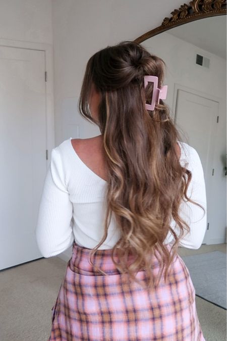 Easy claw clip hair style! 💖 
Clips set for $6

Hair, beauty, 

#LTKbeauty