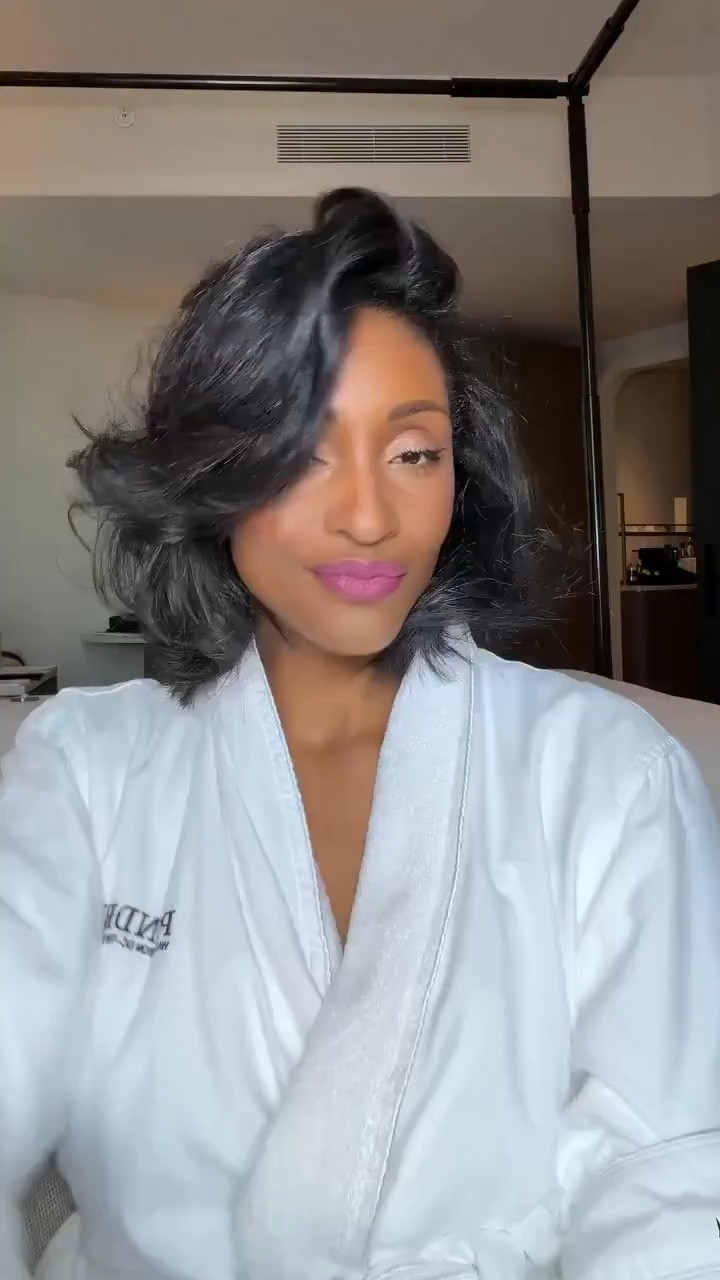 I swear doing my makeup slowly is therapy.

Not the five-minute “throw it on and go” version. The real sit-down, get ready with me before girls’ night version.

The full routine. The blending. The music on.



#LTKgrwm #LTKselfcare #LTKBeauty