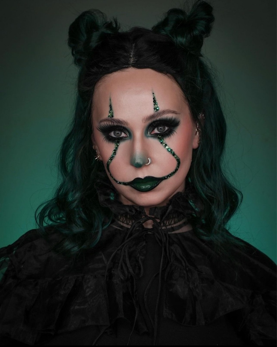 🤡 

kryolan marly skin primer, charlotte tilbury fond de tent beautiful skin (1N), hourglass vanish concealer (creme), rare beauty bronzer stick (bright side), laura mercier secret brightening powder for under eye, givenchy beauty prisme libre, dior beauty blush rosy glow (berry), too faced fluff & hold brow wax, valentino brow trio (brown), sephora collection x marion cameleon palette (chapitre 2), maybelline tattoo liner ink pen, l’oréal paris mascara telescopic lift, huda beauty creamy khôl (very vanta), nyx cosmetics shine loud lipstick (jalapeno popping), strass, stick vert
#halloween #halloweenmakeup

#LTKbeauty