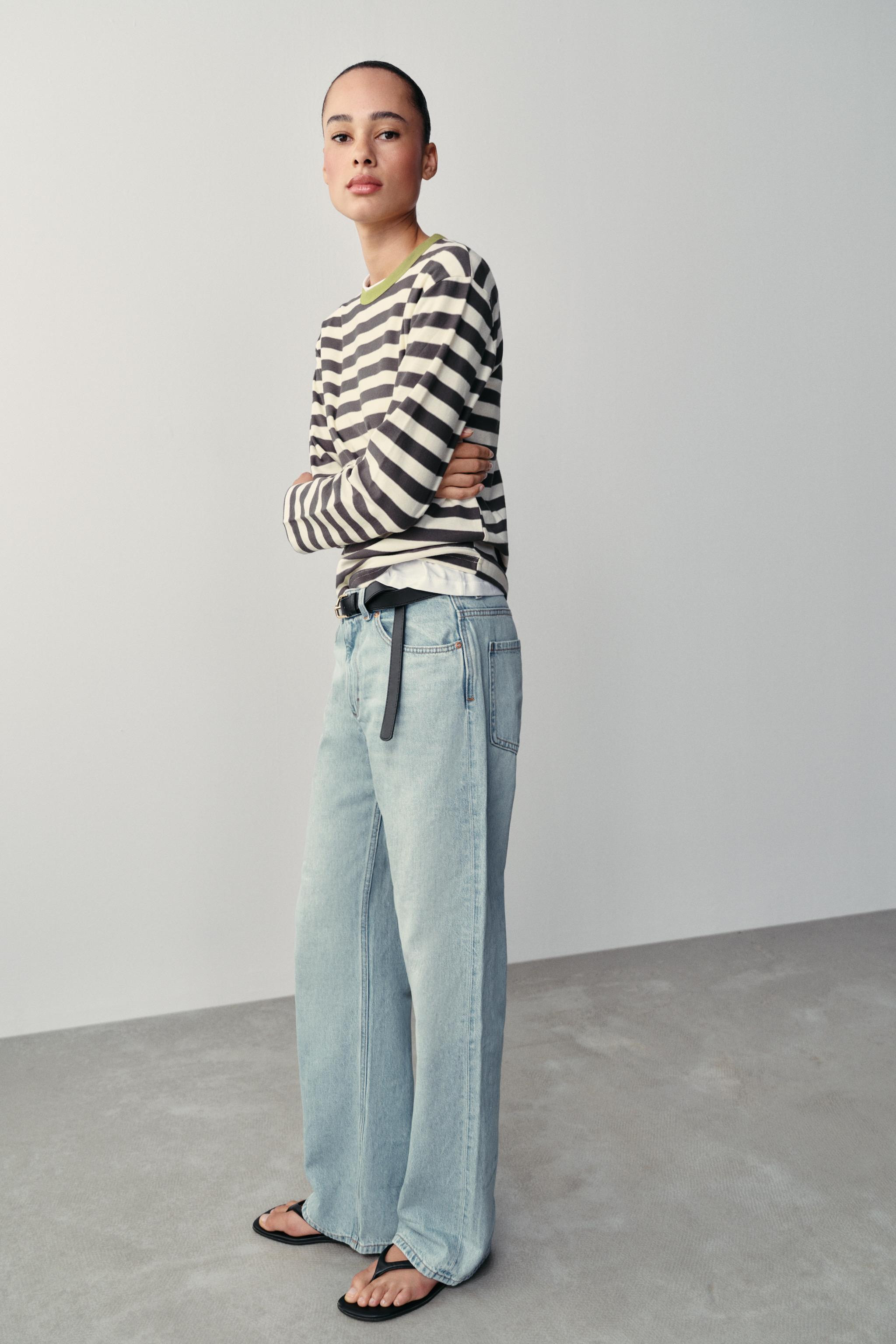 Gr\u00f6\u00dfe des Models: 179 cmREGULAR FIT \u2013 RUNDHALS-AUSSCHNITT \u2013 NORMALE L\u00c4NG... | Zara DE