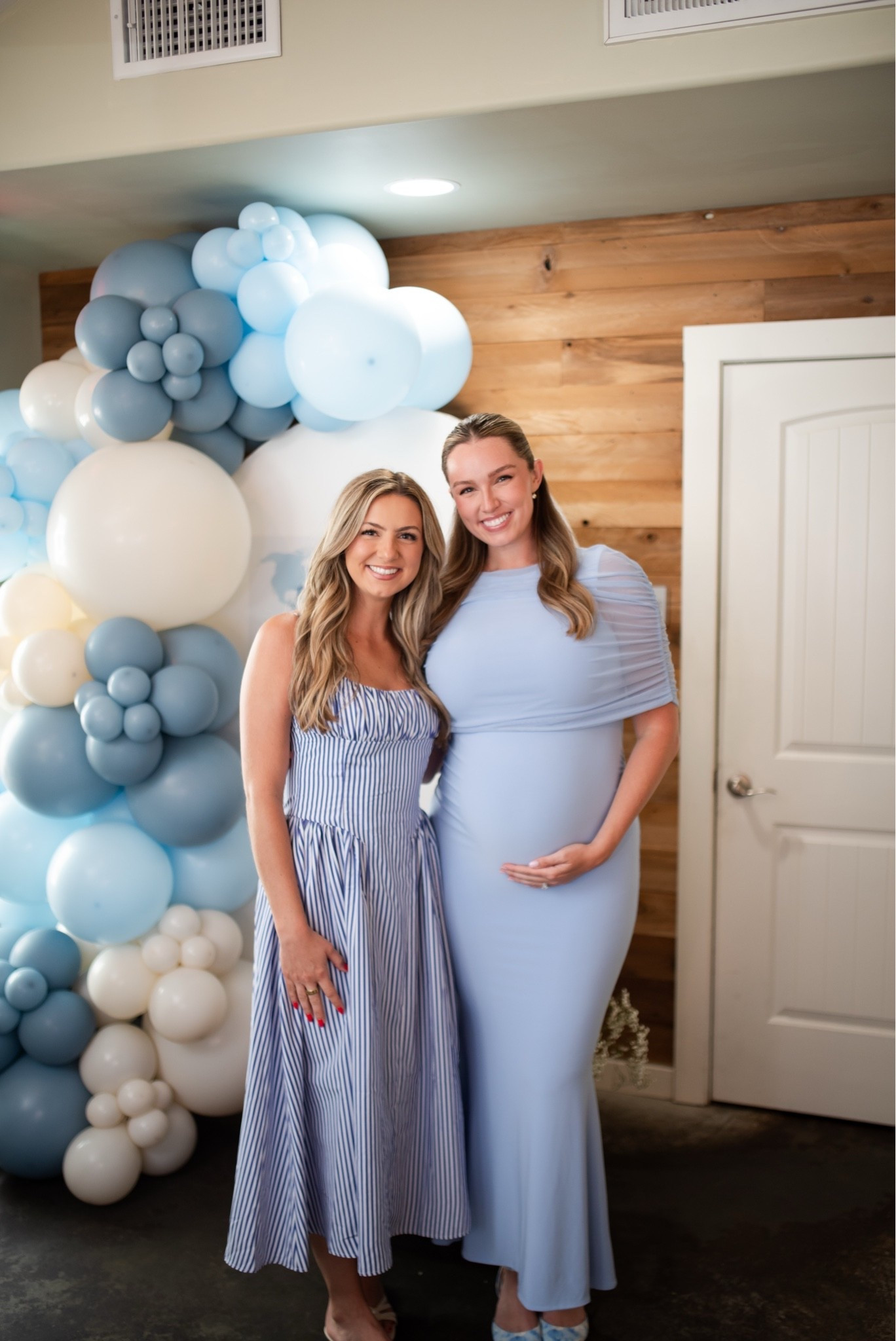 Baby shower 🩵

Blue striped midi dress