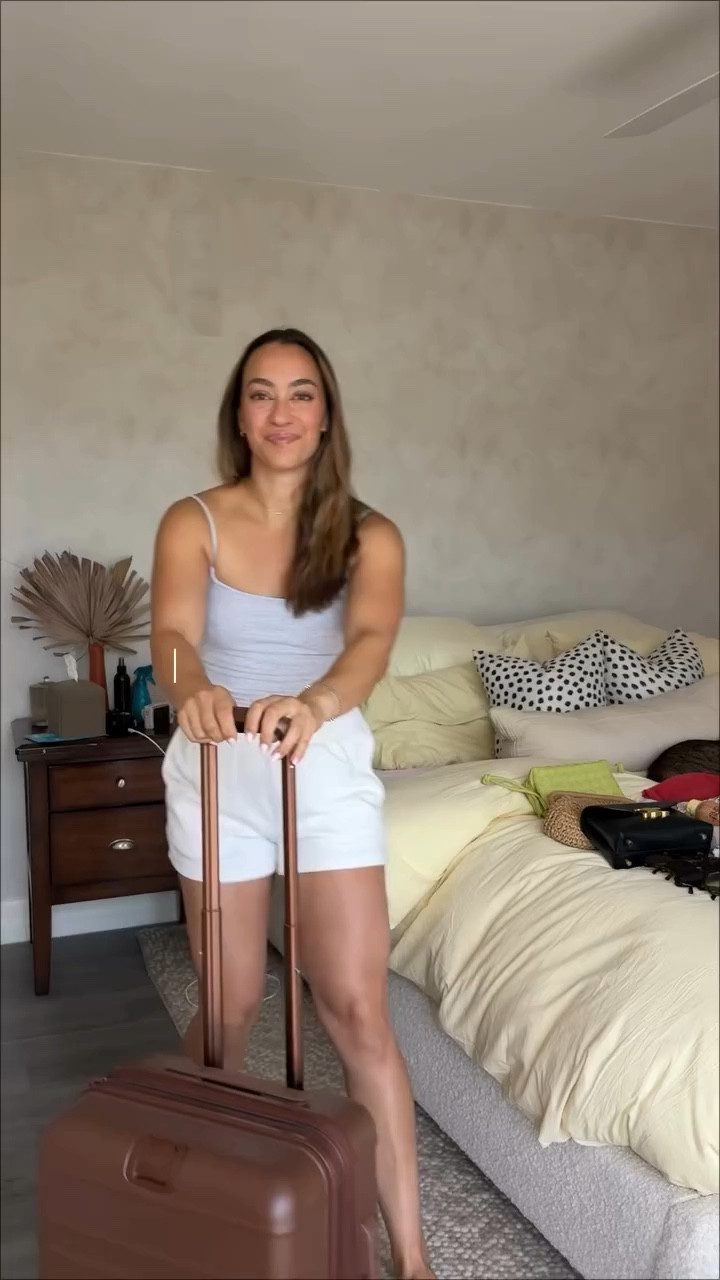 PACK WITH ME FOR A CRUISE WITH @virginvoyages + @hashtagpaid 🌴🚢🇧🇸 !! Can’t believe this is real life !! See you on the sea 🌊☀️

——————

#packwithme #packingtips #brandtrip #sailingwithvirgin #cruiseships