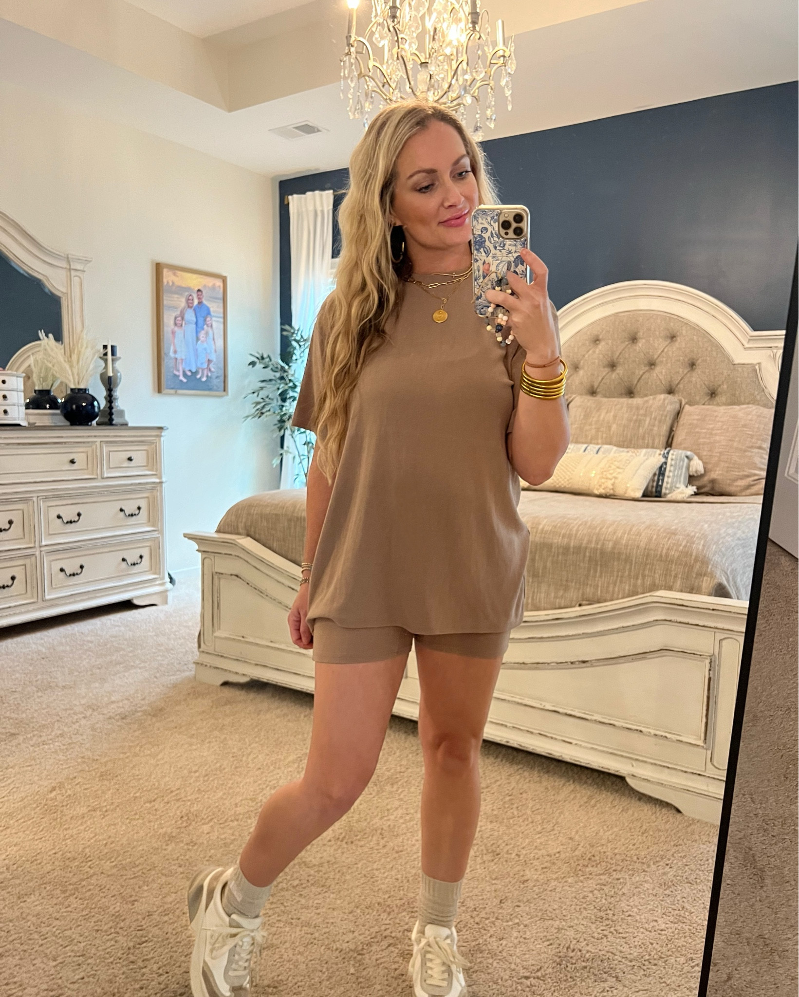 These are the best lounge outfits. I have this color and black and wear them way more than I should. Even their socks are the best. 

#LTKStyleTip #LTKTravel #LTKU