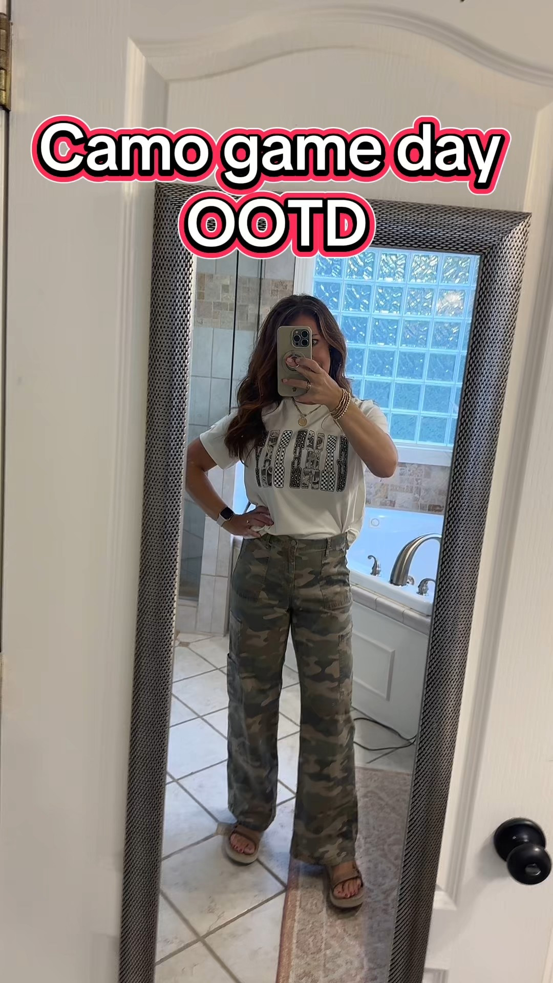 Obsessed with these camo pants 😍 Perfect mix of comfy + edgy, and under $17! Style them with a cropped tee + sneakers for an easy fall look 🍂