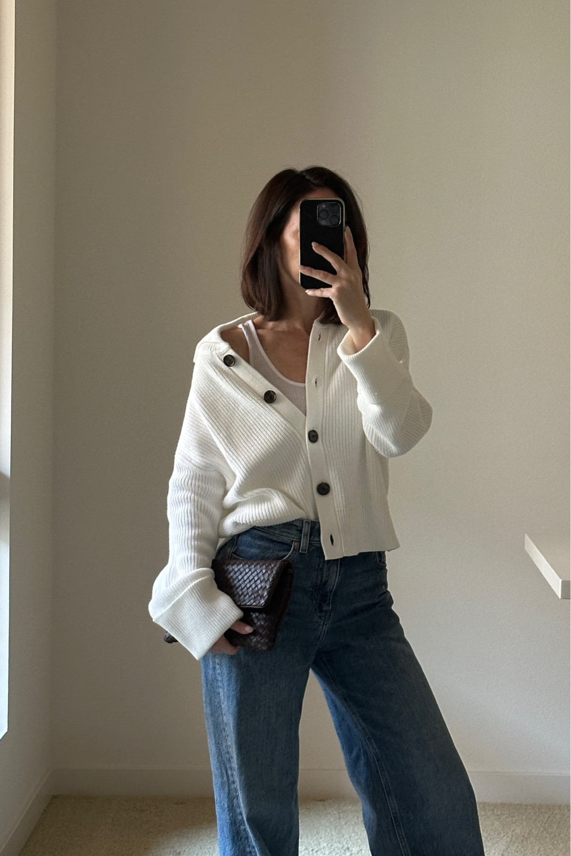 Comfy Casual Outfit

Cardigan 
Wide leg jeans 
Woven clutch