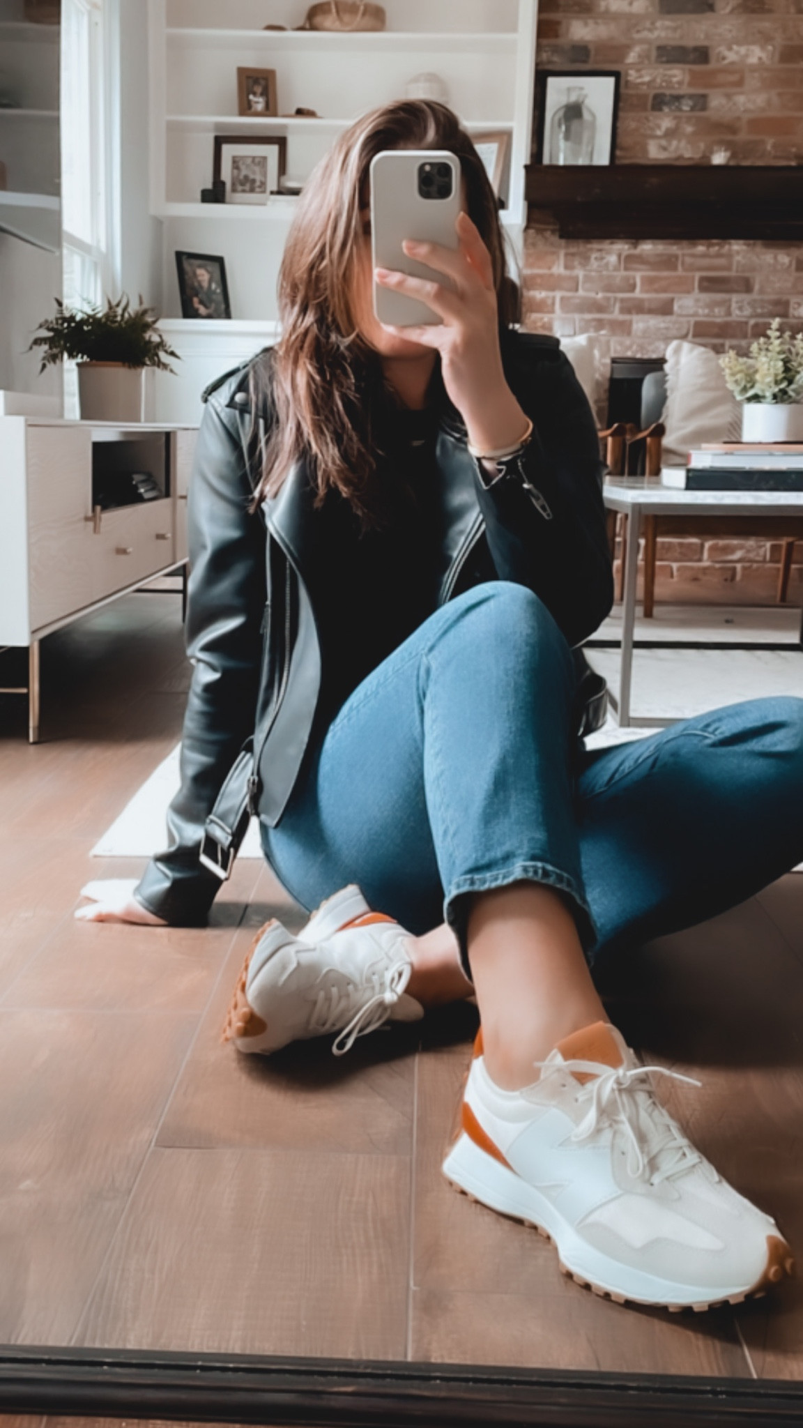 New Balance 327 | New Balance outfit | casual outfit | everyday outfit | casual everyday style | jeans | jeans outfit 

#LTKSeasonal #LTKshoecrush #LTKstyletip