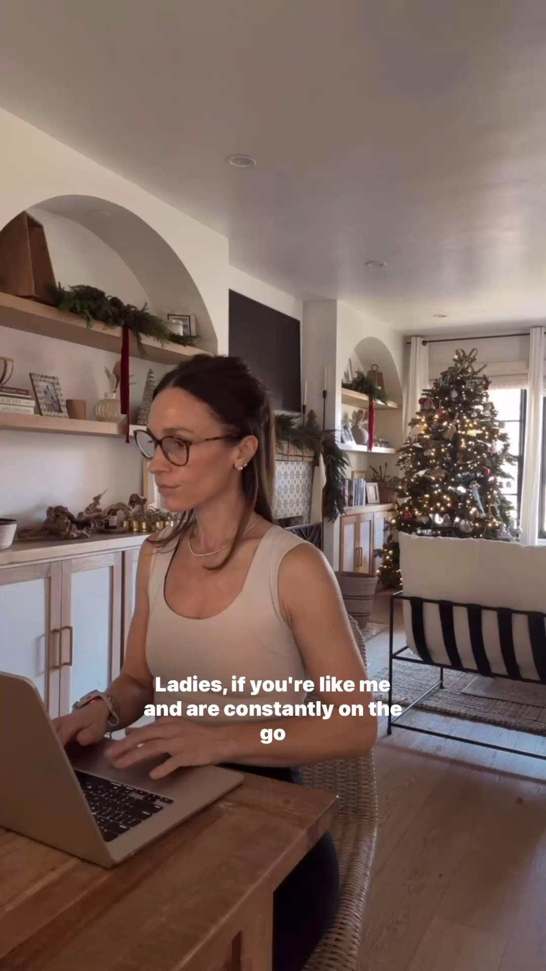 Love that @forme.science products combine both fashion, function, and therapy to target my upper back pain from working out and being hunched over a computer all day. Right now you can get 30% off their bundles (Power+ Bra, Sculpt Leggings, and Socks).
Comment “POWER” .
#forme #formepartner #formescience