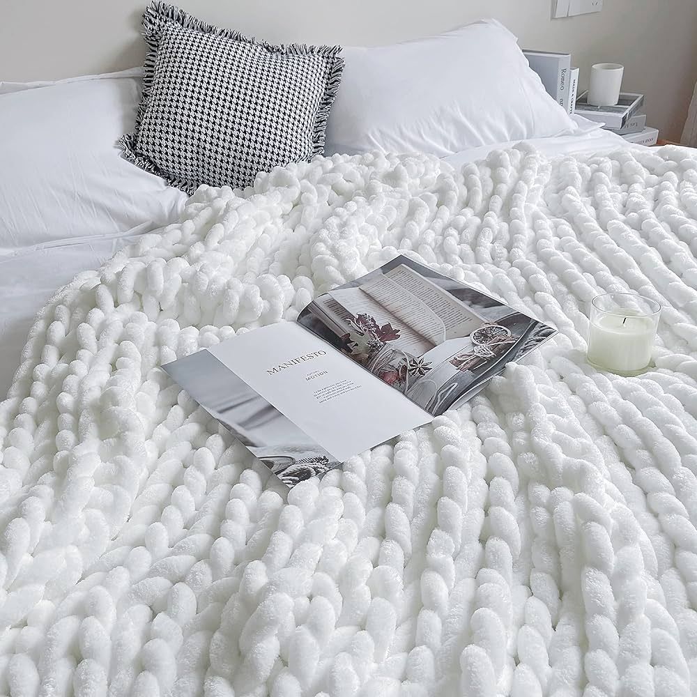 Maetoow Chenille Chunky Knit Blanket Throw （40×50 Inch）, Handmade Warm & Cozy Blanket Couch,... | Amazon (US)