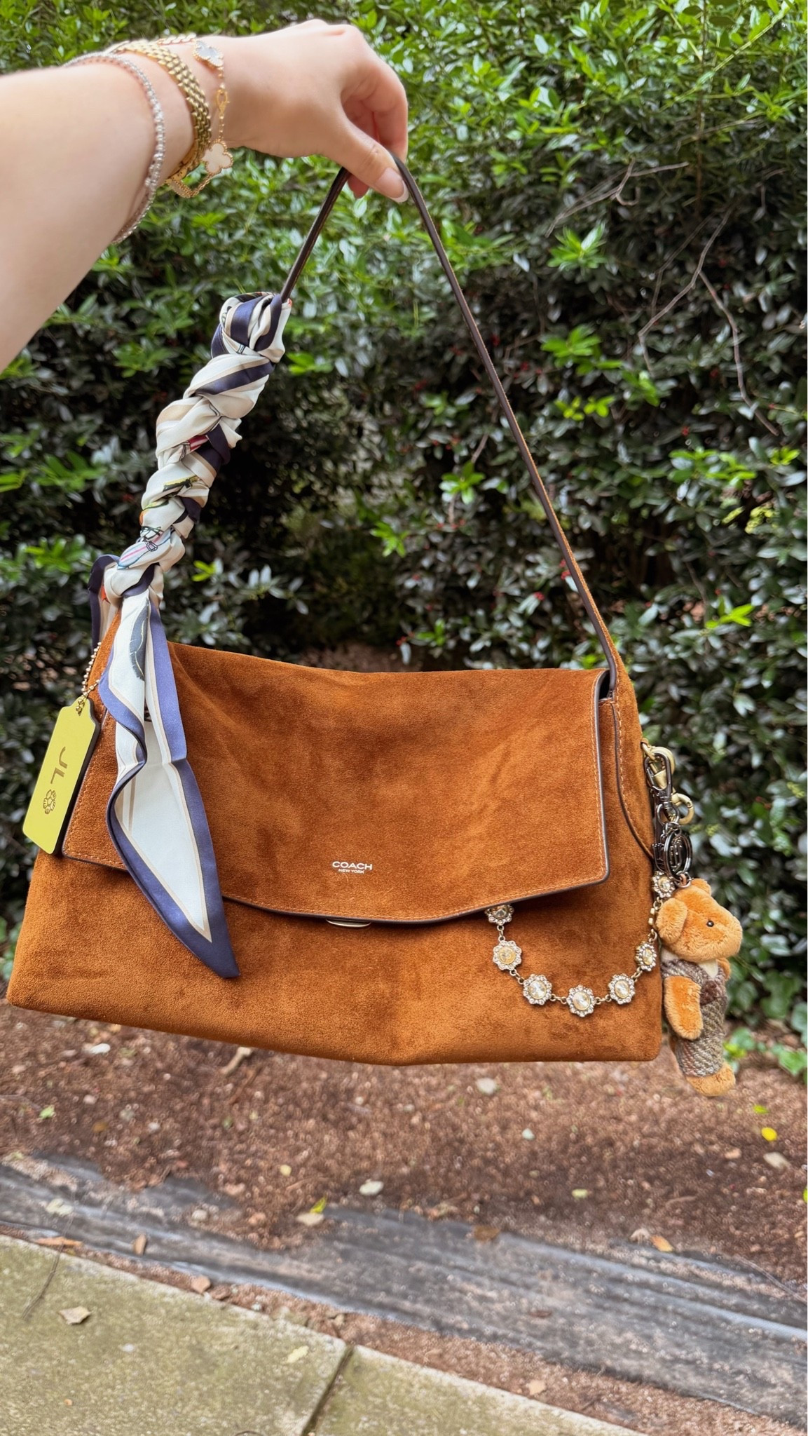 Bag of the day 🤎

Coach Chelsea 36 in suede

#LTKgrwm #LTKootd