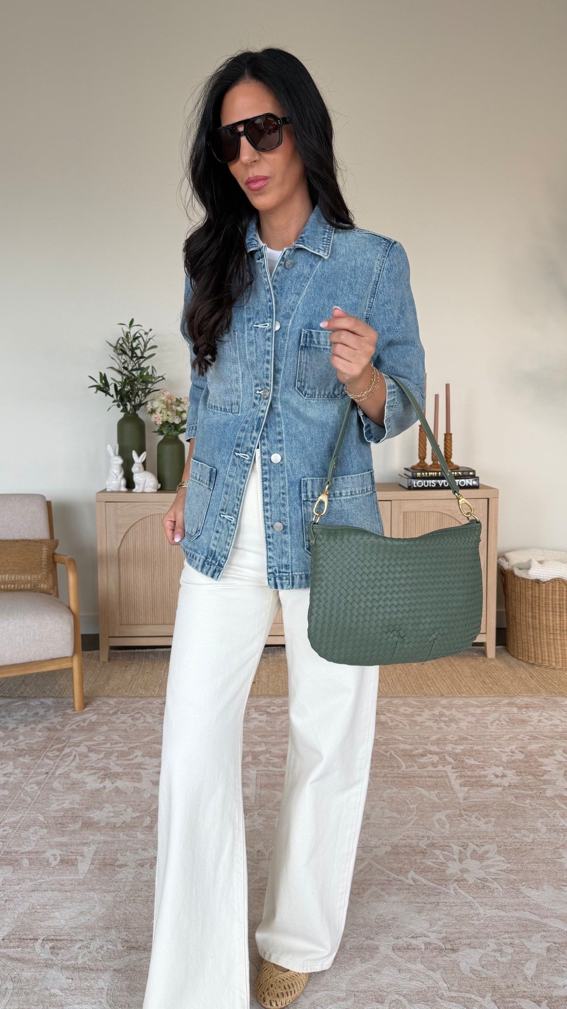 This 100% cotton denim jacket is one of those pieces that just feels expensive… but the price is so good ($60). It’s incredibly soft (no stiff denim here 🙌), lightweight, and the fit is perfection for everyday wear.
I paired it with a simple neutral base and a pop of green for that fresh spring feel 🌿
Shop everything here in my LTK: 
@Quince #quincepartner



#LTKU #LTKTall #LTKOver40