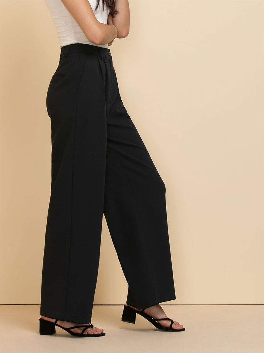 Maxwell Wide Leg Pleated Pant in Luxe Tailored | Ricki's