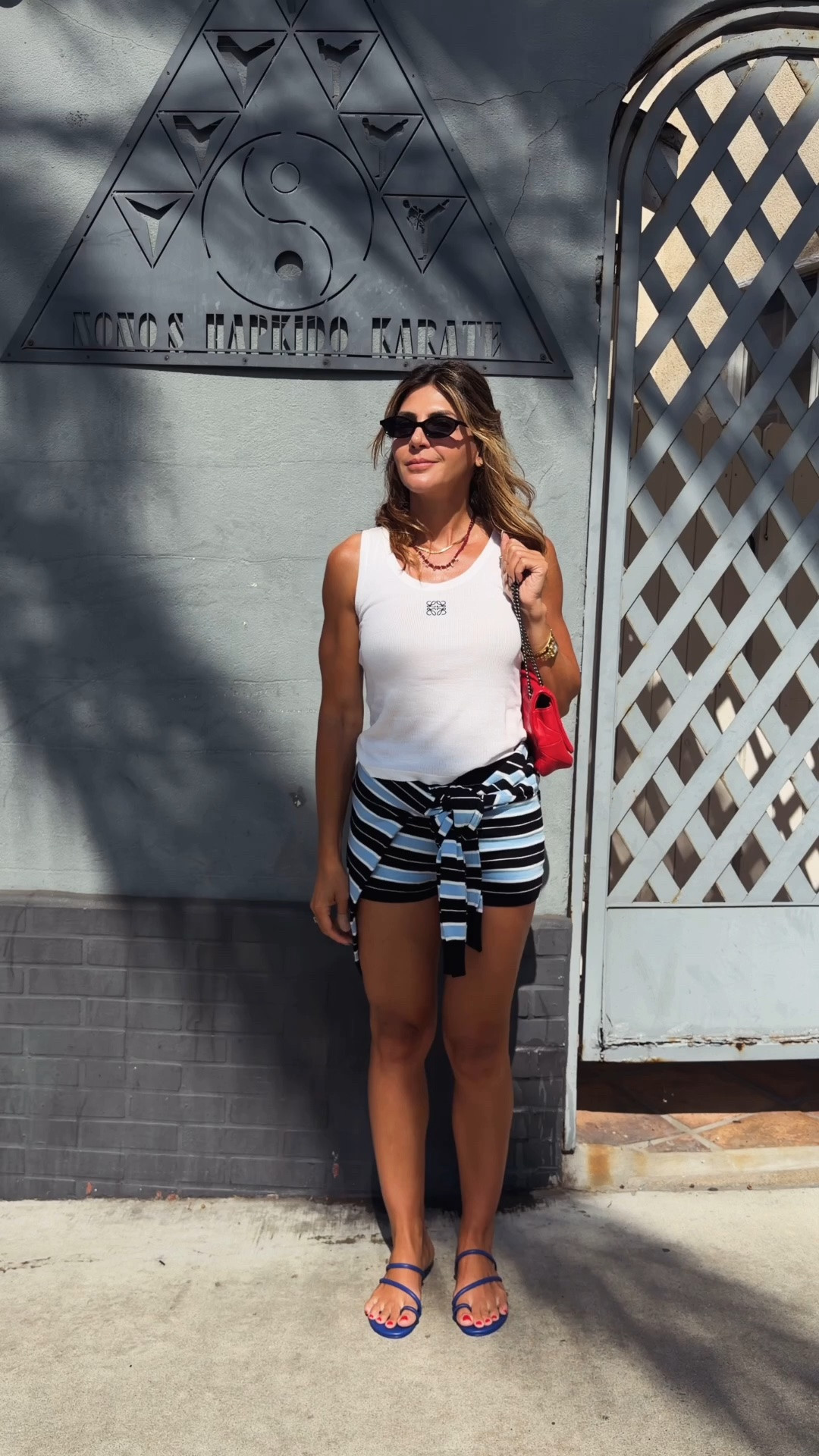 Apparently, matching is optional 💙❤️

Baby blue, royal blue, a pop of red… somehow it just works. The easiest way to make a simple summer look feel more interesting? Add one color that shouldn’t go.

Would you wear this color combo?


(Is a set and I’m wearing Xs)

#LTKootd #LTKSeasonal #LTKOver40