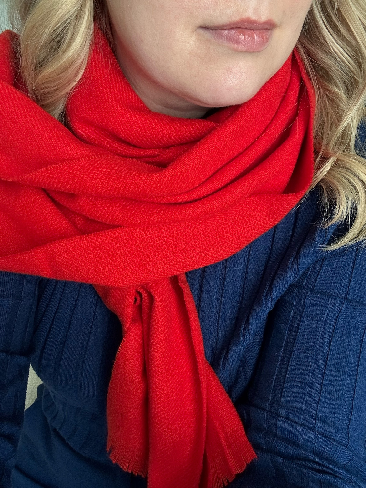 Gorgeous scarf. Would make the perfect Christmas gift. #hocspring 