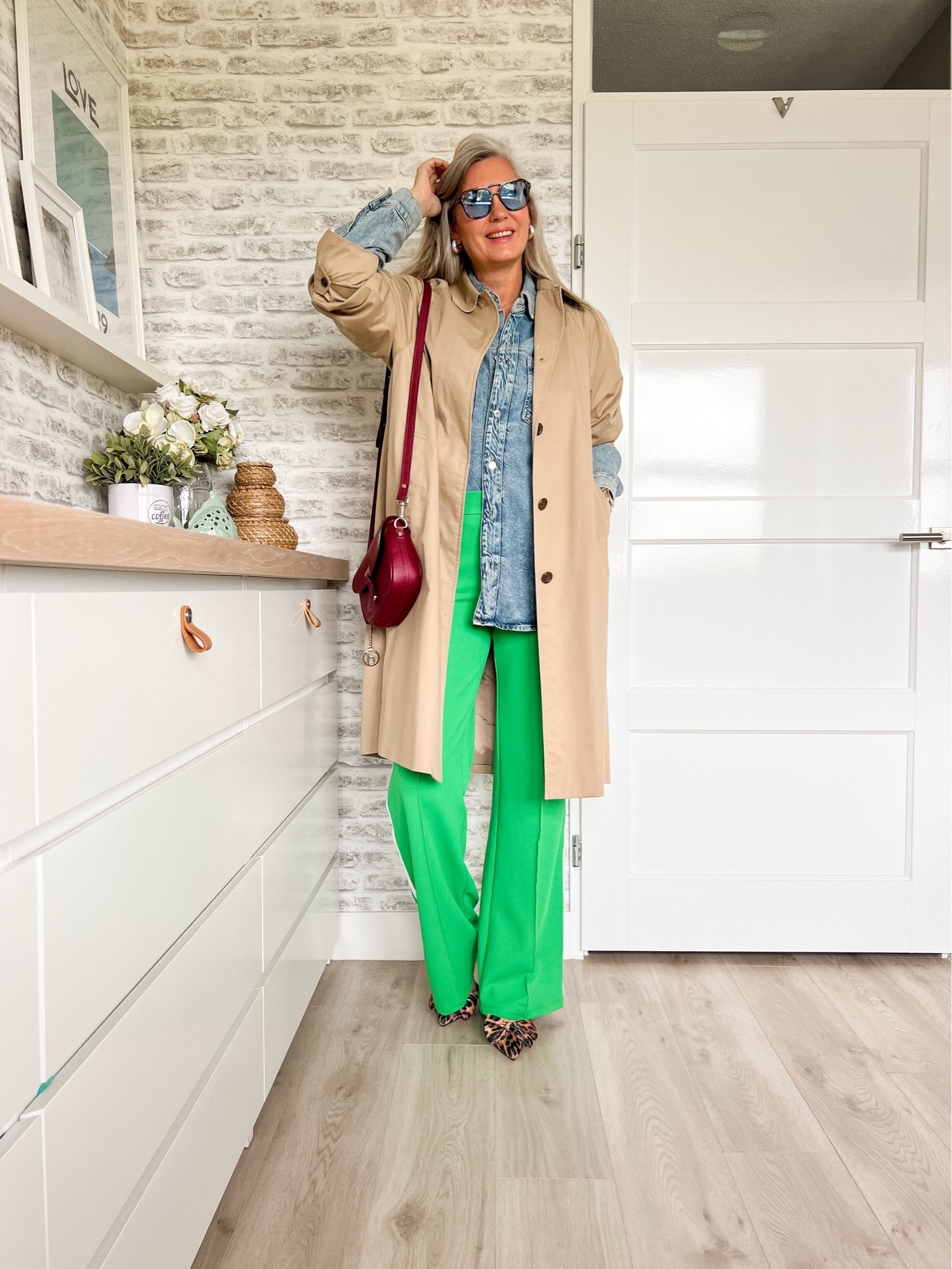 Pinterest inspired look but make it tall girl approved. 

De Lange groene broek is van Miss Etam (M/Lang). Oversized spijkerblouse (M), leopard slingbacks (Shoeby), A-lijn trenchcoat (L), zonnebril met blauwe glazen, bordeauxrode tas via Best Secret (en nu te koop op mijn Vinted).

#LTKnederlands #LTKeurope #LTKstyletip