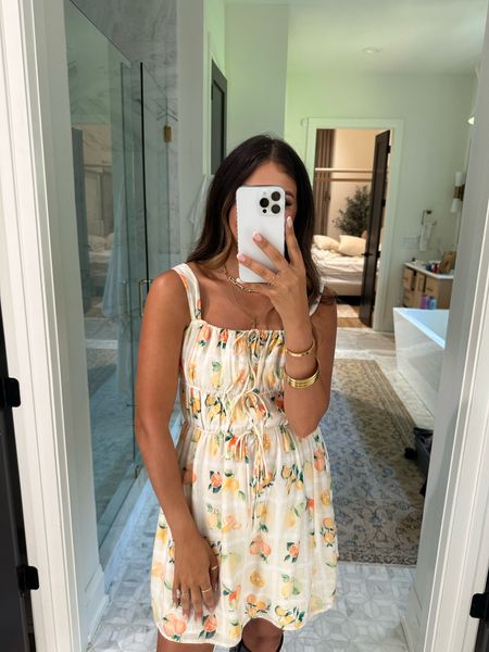 Dress: small

Blameitondede for extra 15% off

This print screams summer! The cutest to dress up with heels or casual sandals