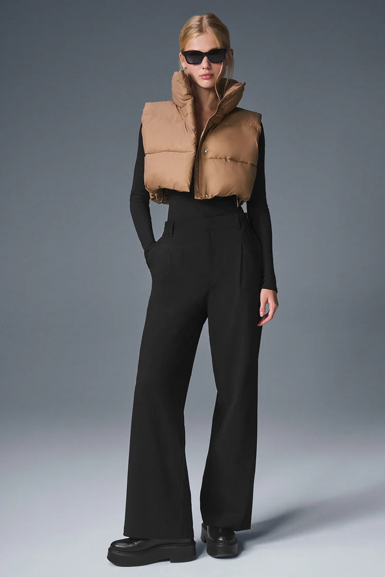 Cropped Gold Rush Puffer Vest | Alo Yoga (US)