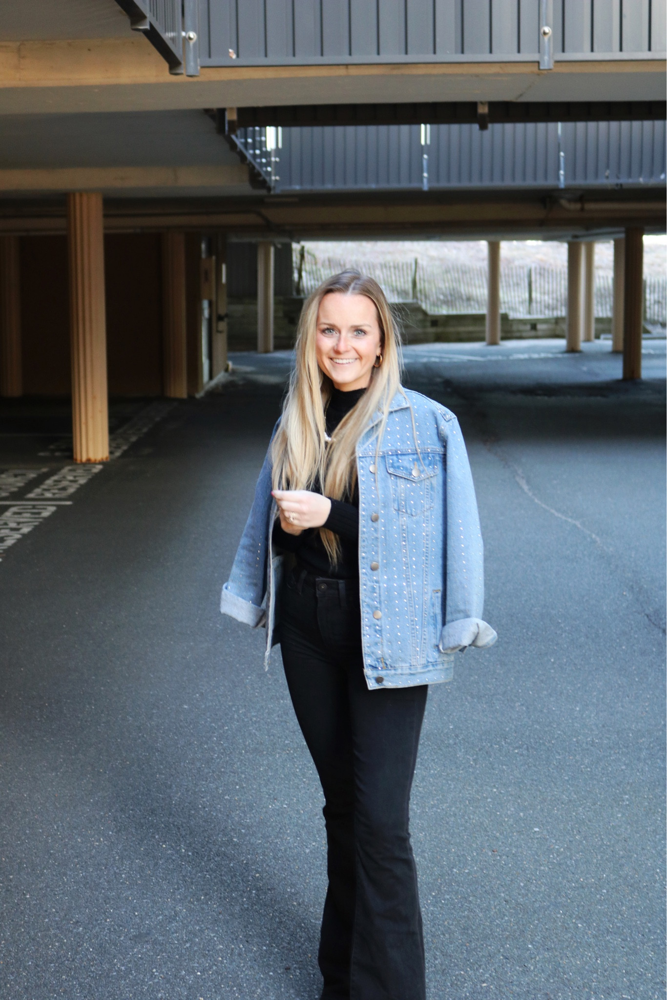 These Paige jeans are like butter on my skin. SO flattering, elongate my short 5’1 legs, and i’d buy them again and again. And they’re on sale right now! 

Wearing a 24. Linking more from Paige on sale, as well as oversized denim jackets like this one!

#LTKsalealert #LTKSale #LTKstyletip