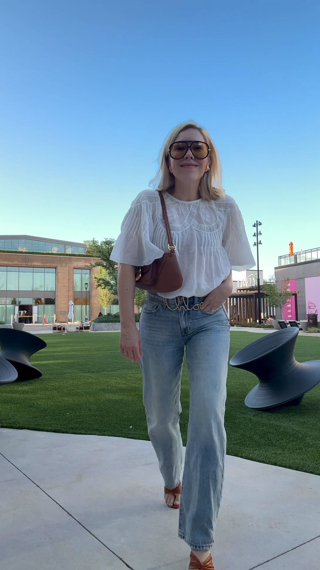 These are my favorite barrel jeans 
Jeans
White top
Lace top


#LTKSeasonal #LTKdayinmylife