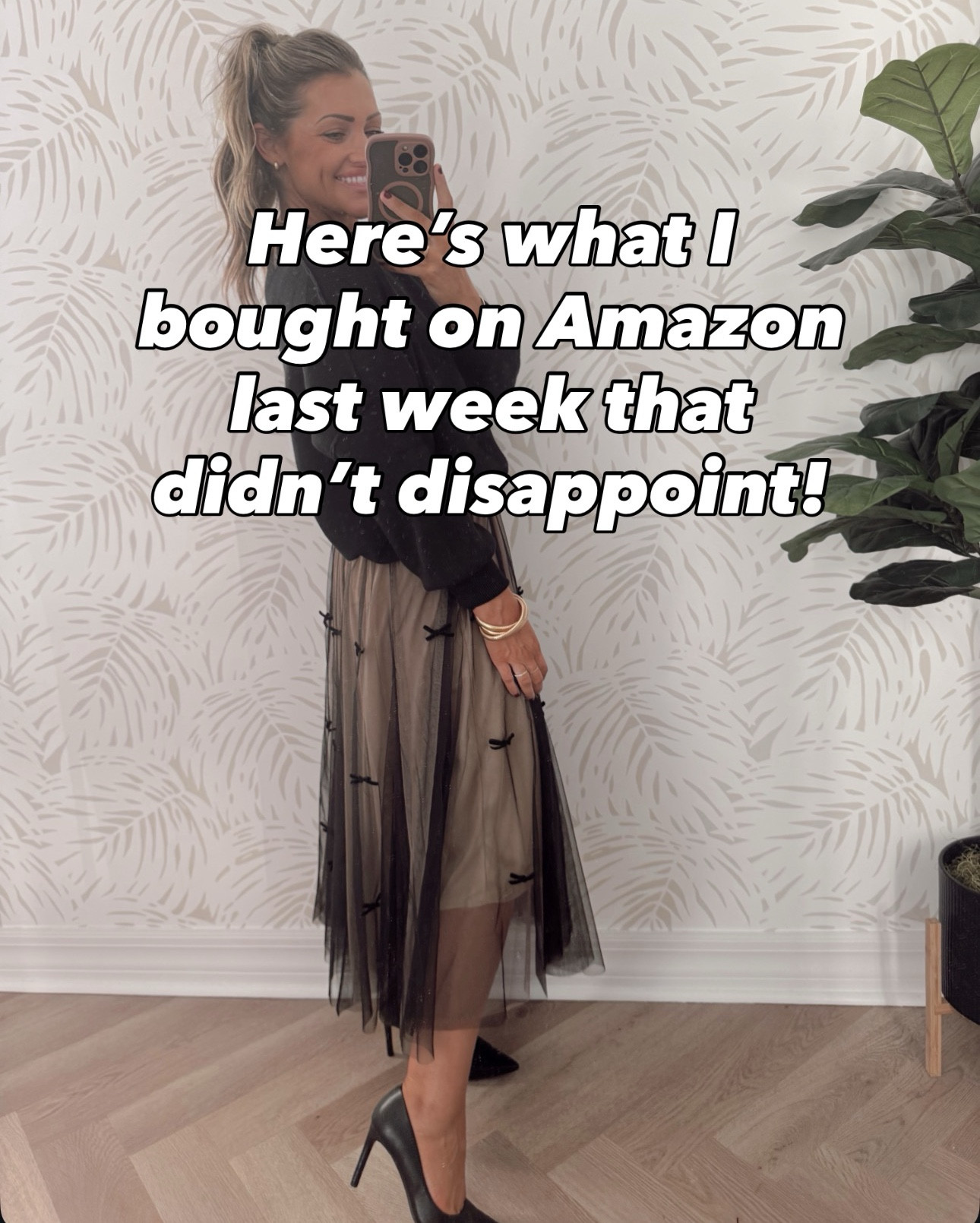 I’m wearing my true S in everything but XS in the leggings! 