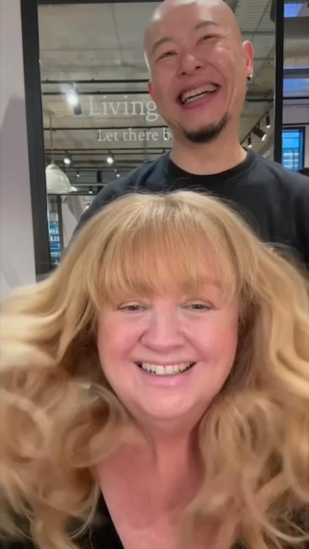 Lp Perfect Hair Day High-Shine Gloss
.. well I’m in love with it !! 
.. just look at those results !! 

#highshinegloss #livingproof 

#LTKVideo #LTKeurope #LTKbeauty