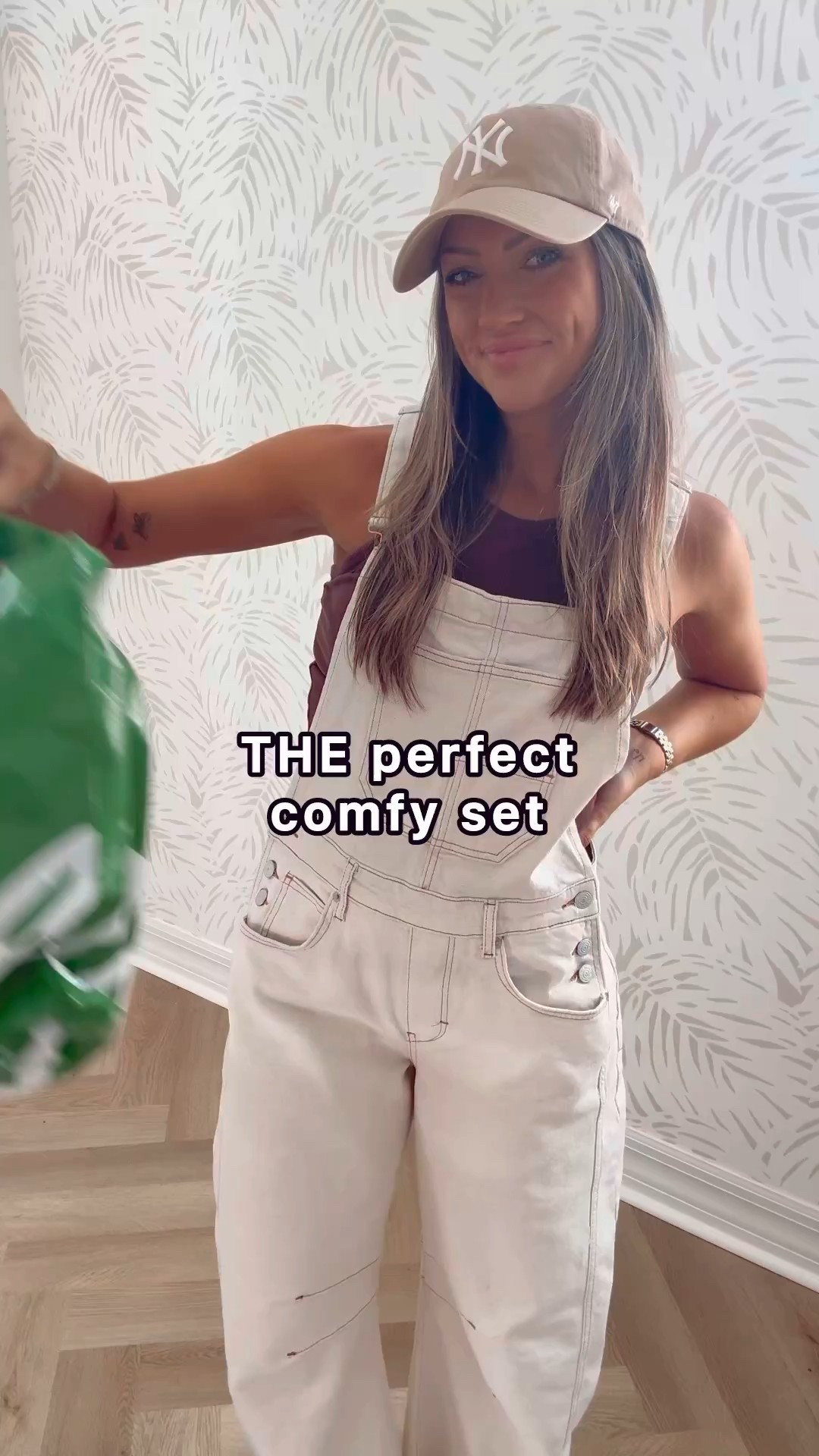 Love, love, love how these fit!! Wearing XS ♥️ lots of color options to choose from!! 100% buying more colors in the sweats. Finding perfect fitting sweats being petite can be tough 😅 but these look sooo cute on!! and they’re super comfy!! #falloutfit #falloutfits #fallbreak #matchingsets #momoutfits 