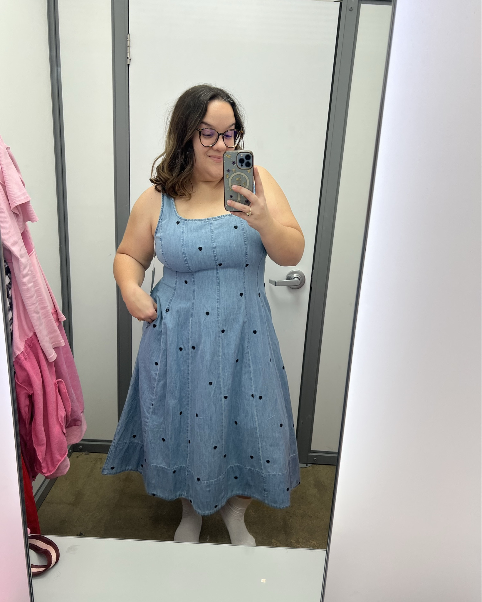 This Walmart denim dress is one of those easy yes pieces 💙
Cute enough for a date, comfy enough for everyday.
If you’re fuller in the chest, I recommend sizing up for the best fit.
Linking it here 👇

#LTKSeasonal #LTKPlusSize #LTKValentine