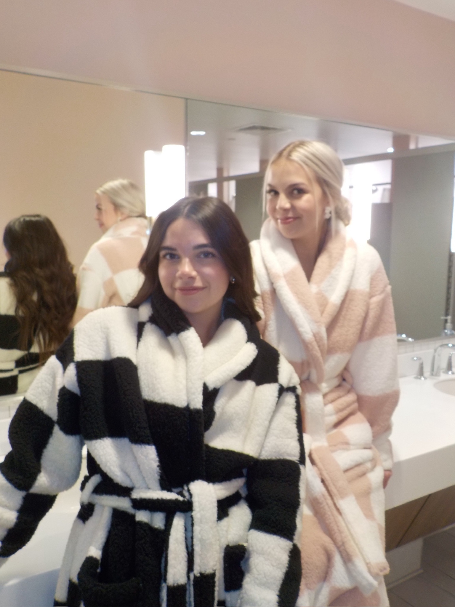 Bundle up in the COZIEST robe this holiday season ! Comes in black and rose ! This could also make a great gift💗

#LTKBeauty #LTKSeasonal #LTKHoliday