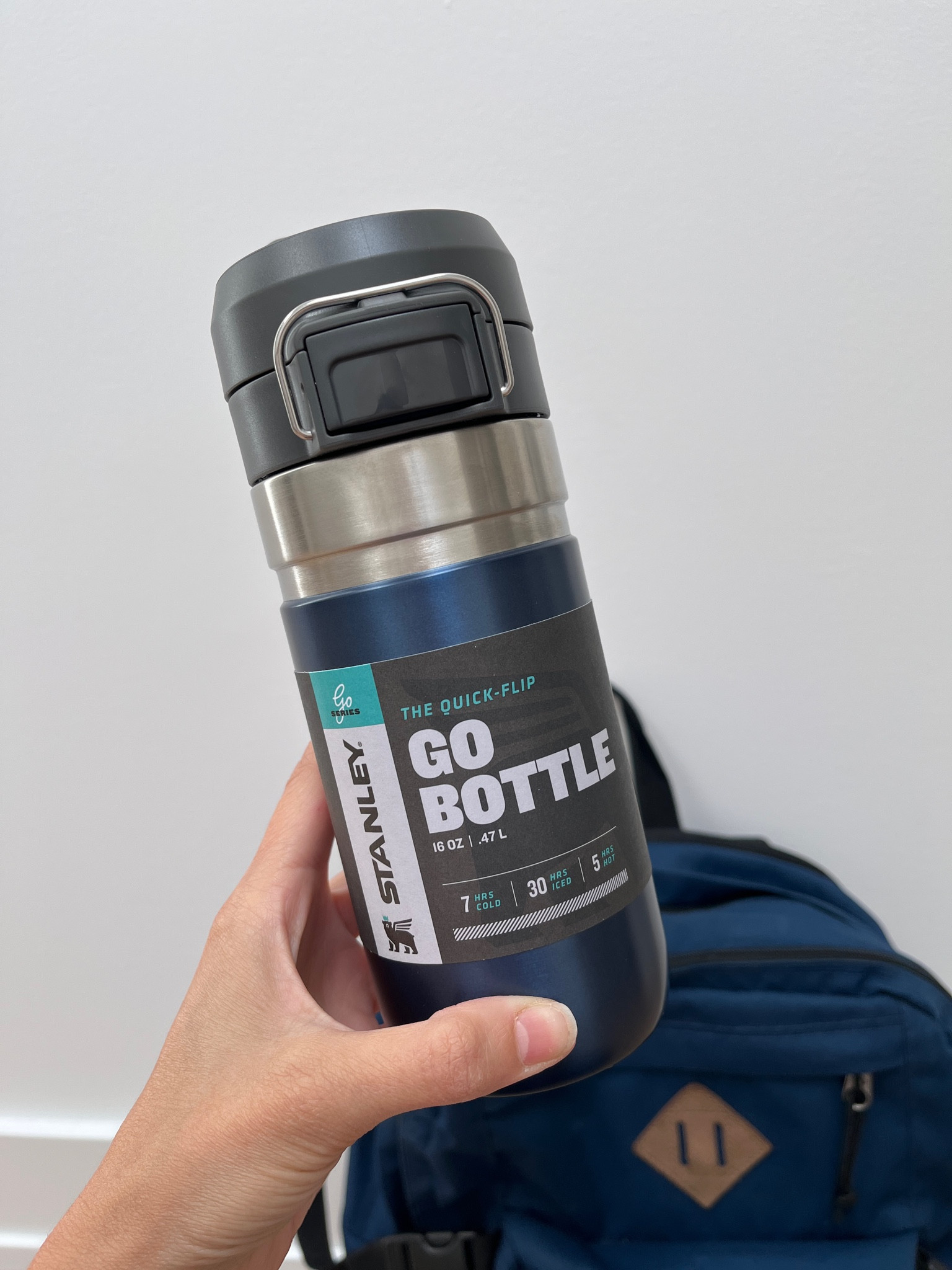 Back to school ready with our new water bottle ✏️📚🍎