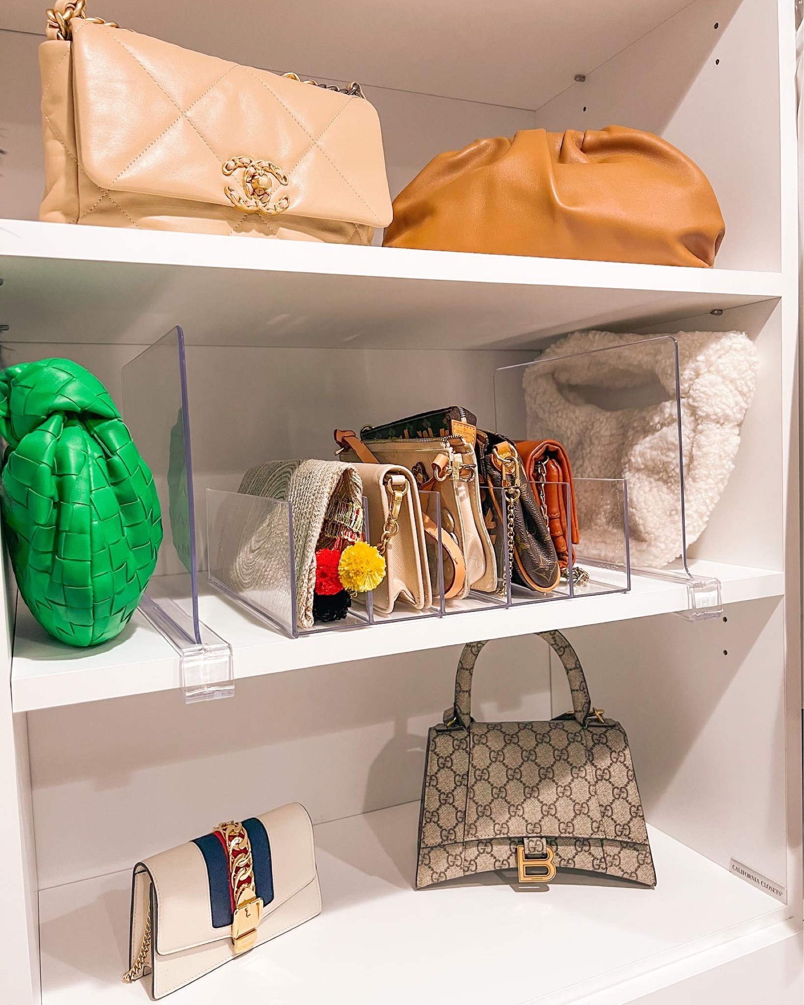 Organizing is all about problem-solving when it comes to storage. For clutches and smaller purses we simply use a wallet organizer. However, this solution won't work for a medium size purse that doesn't stand on its own. In this closet, we used shelf dividers to create a structure so that our client's beautiful bags can be displayed ✨
#ltkorganizing #LTKfashion
