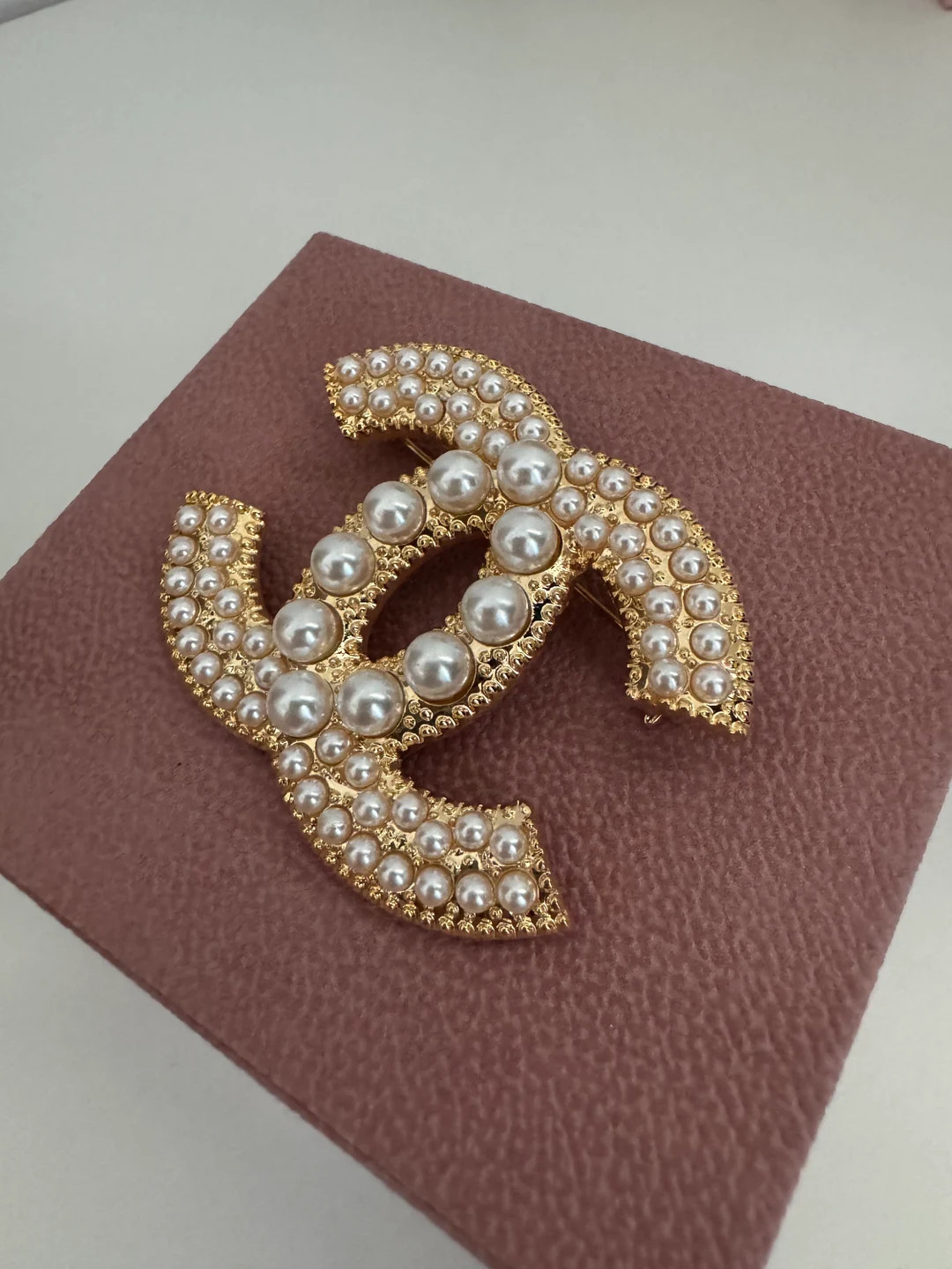 Gold Pearl CC Brooch Gold With Pearls | Etsy (NL)