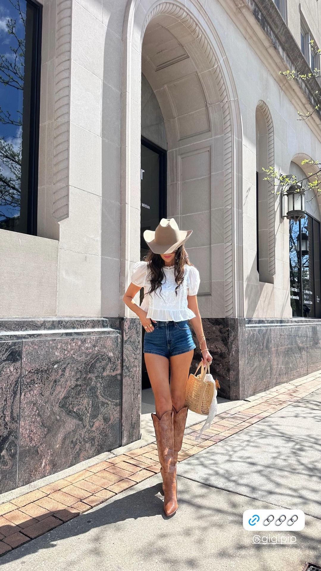 @gigipip

#LTKSaleAlert #LTKFestival #LTKootd