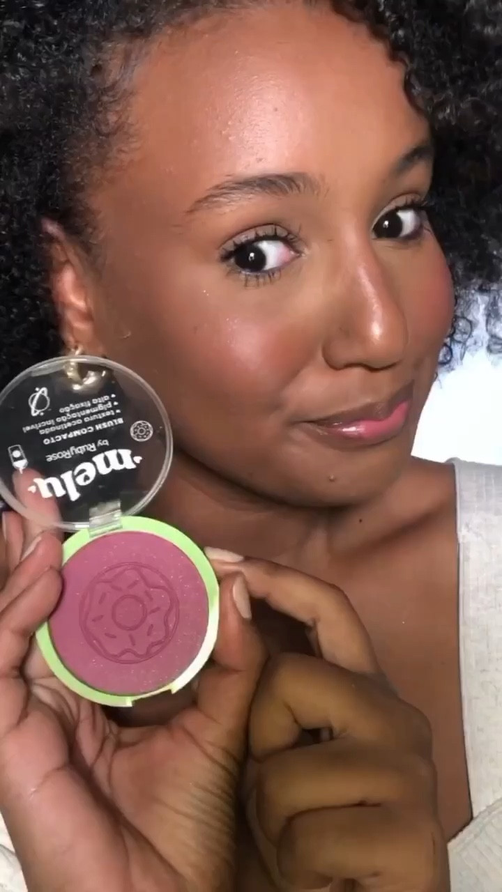 Alerta de superpigmentação. Voce usaria uma blush roxo? Eu usei e me apaixonei. Esse é o Grape da Melu. 

#LTKbeauty