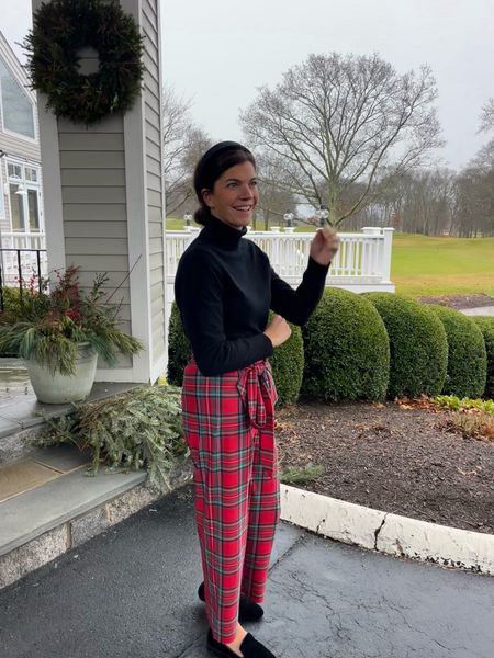 Brunch with Santa outfit! Great holiday outfit, ships fast! Pants are sailor sailor ❤️


Plaid 
tartan
Cashmeree

#LTKSeasonal #LTKparties #LTKHoliday