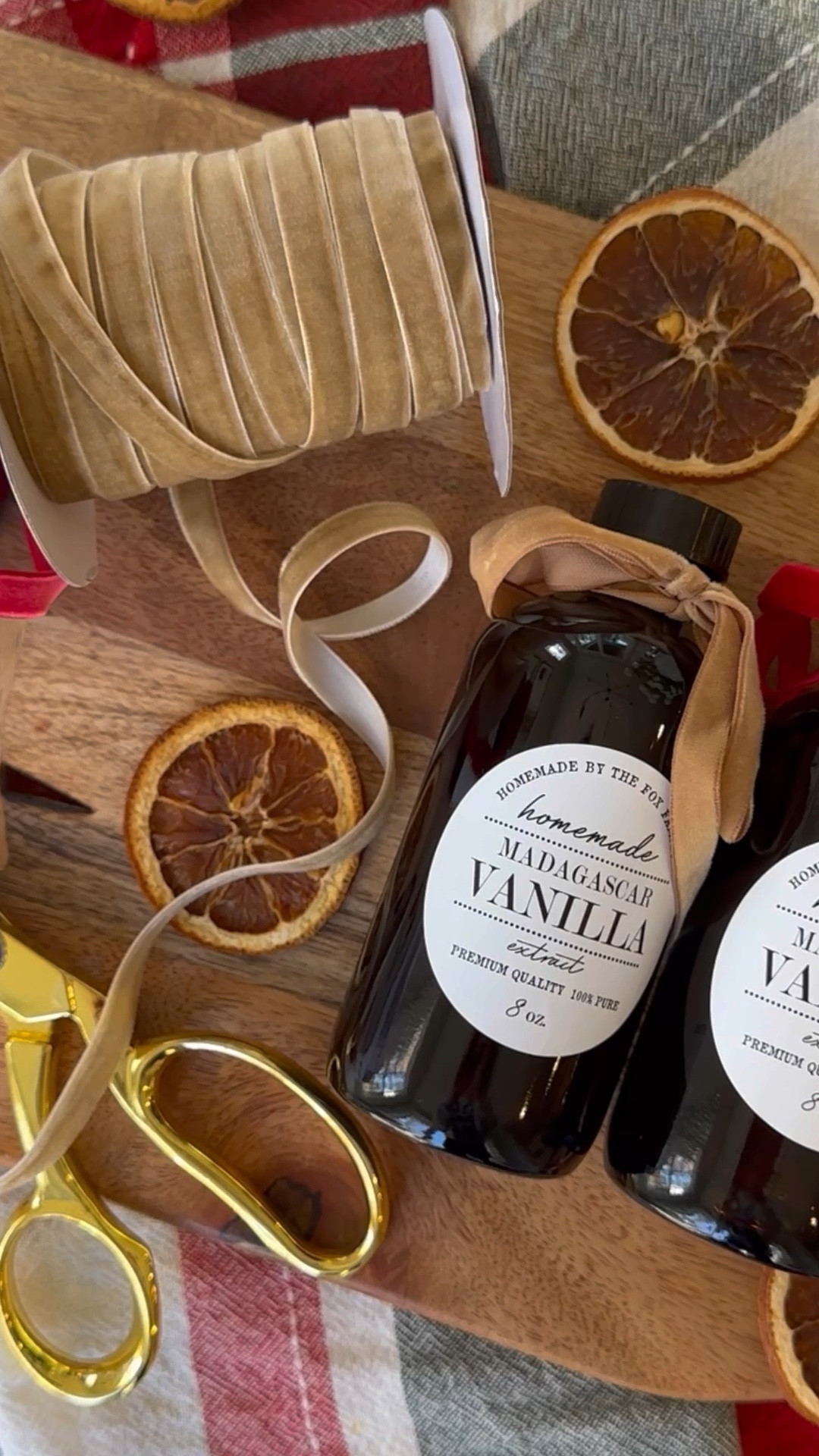 DIY vanilla extract, such a cute Christmas present! 

Creative Christmas presents, unique gifts, gift for best friend, gift for neighbor, gift for teacher 

#LTKHoliday #LTKWatchNow #LTKGiftGuide