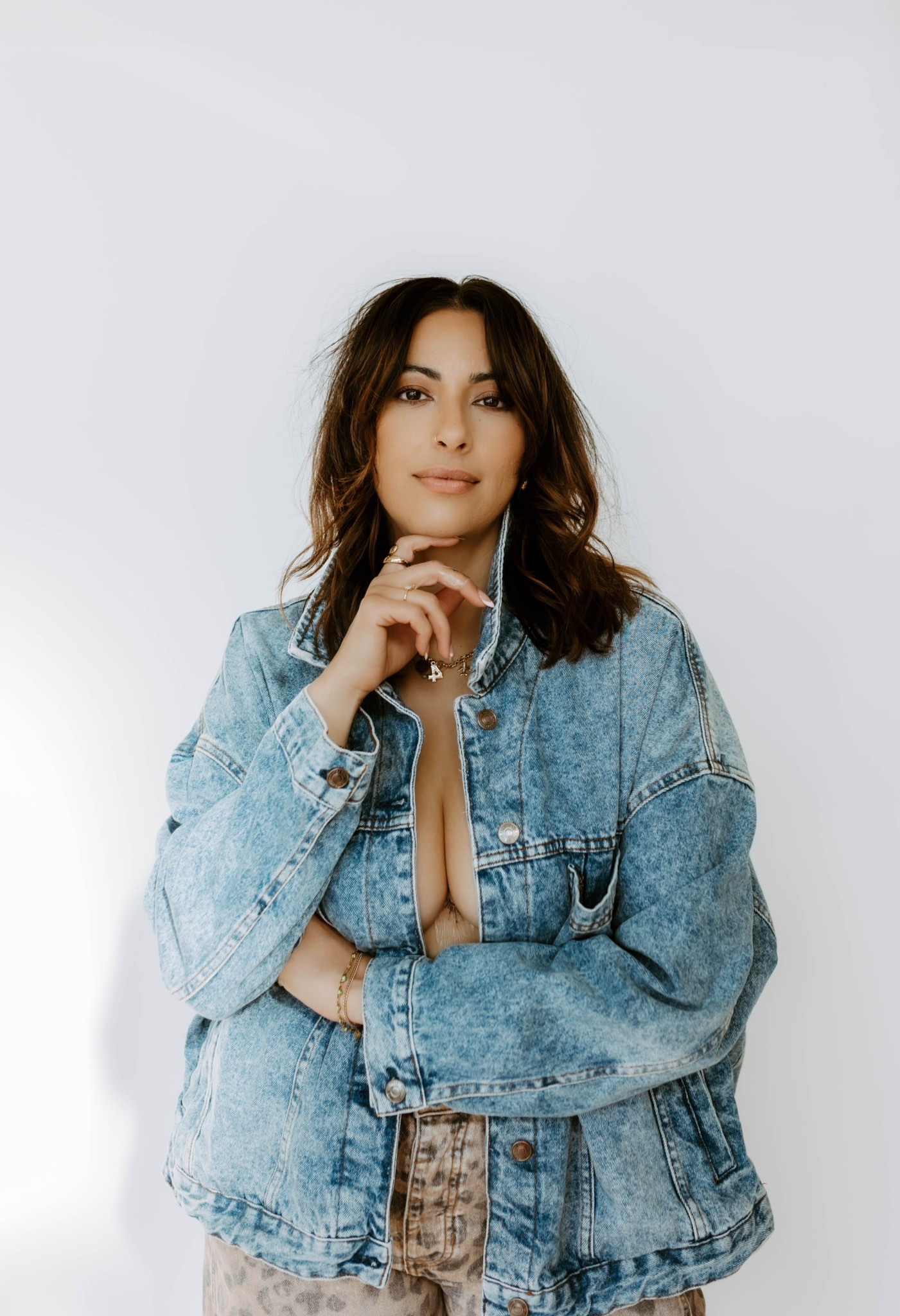 It’s jean jacket szn babes ✨
Literally live in this FP jean jacket - goes with everything. So easy to throw it on and head out the door! 



#LTKFindsUnder100 #LTKStyleTip