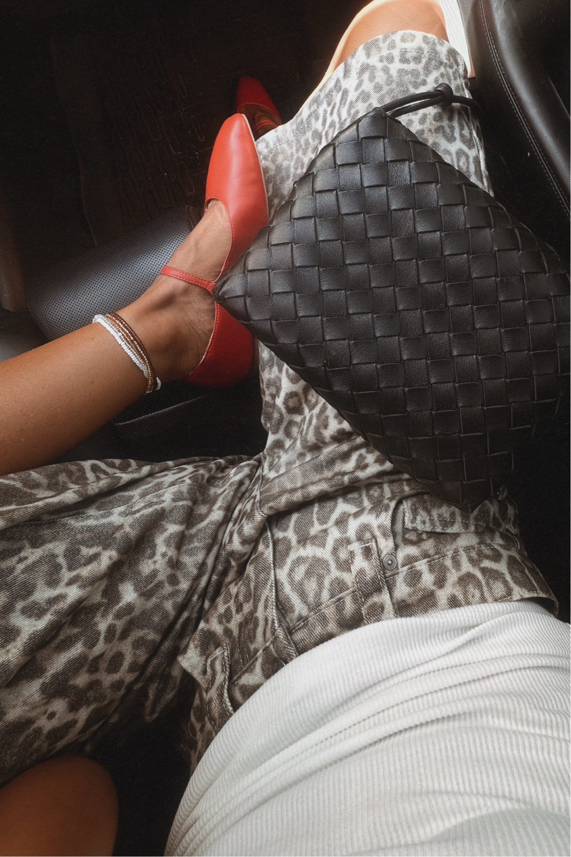 Meetings fit 

Pants size down one (size 24)
