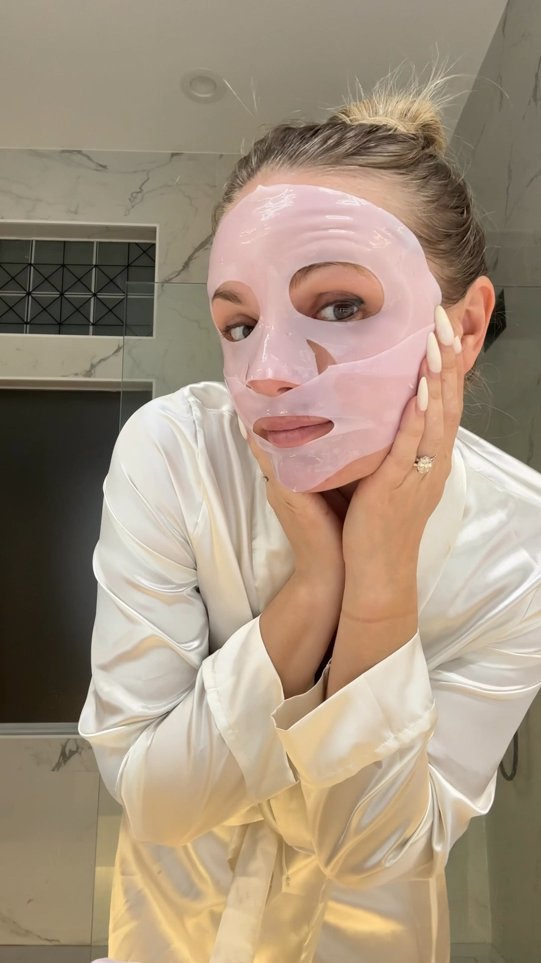 Using this when my skin feels tired
it makes it look more hydrated, smooth, and just healthier ✨
and gives that soft glass skin glow 🤍✨

#LTKmomlife #LTKselfcare #LTKBeauty