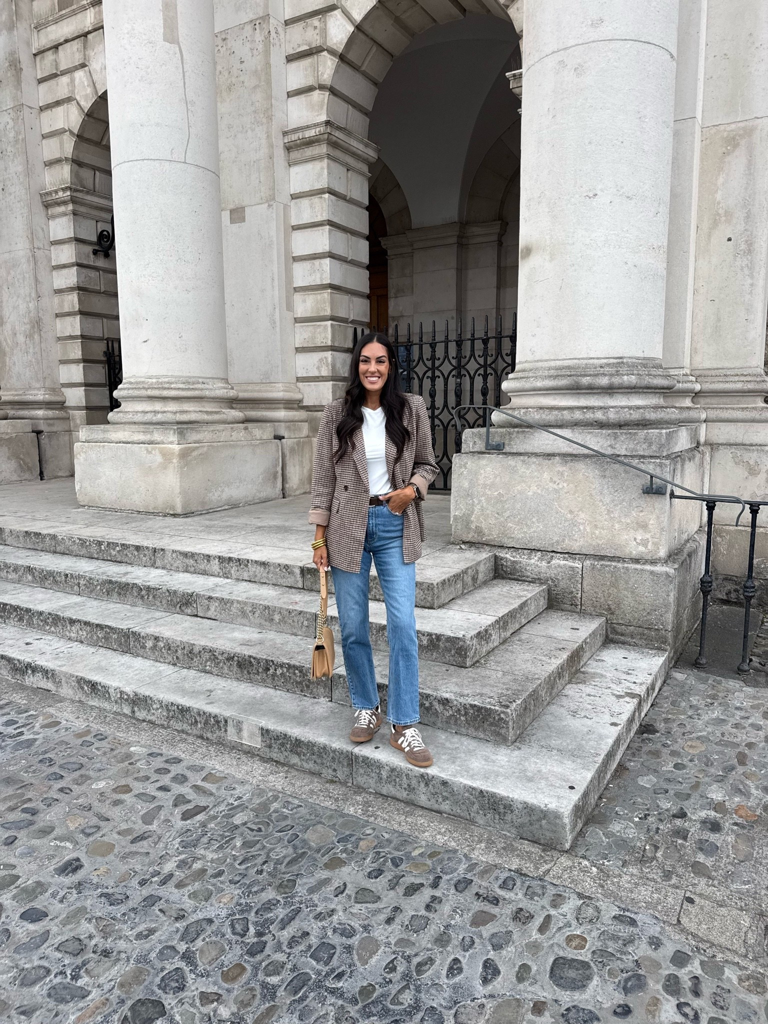 Medium blazer
Small top
26 jeans
