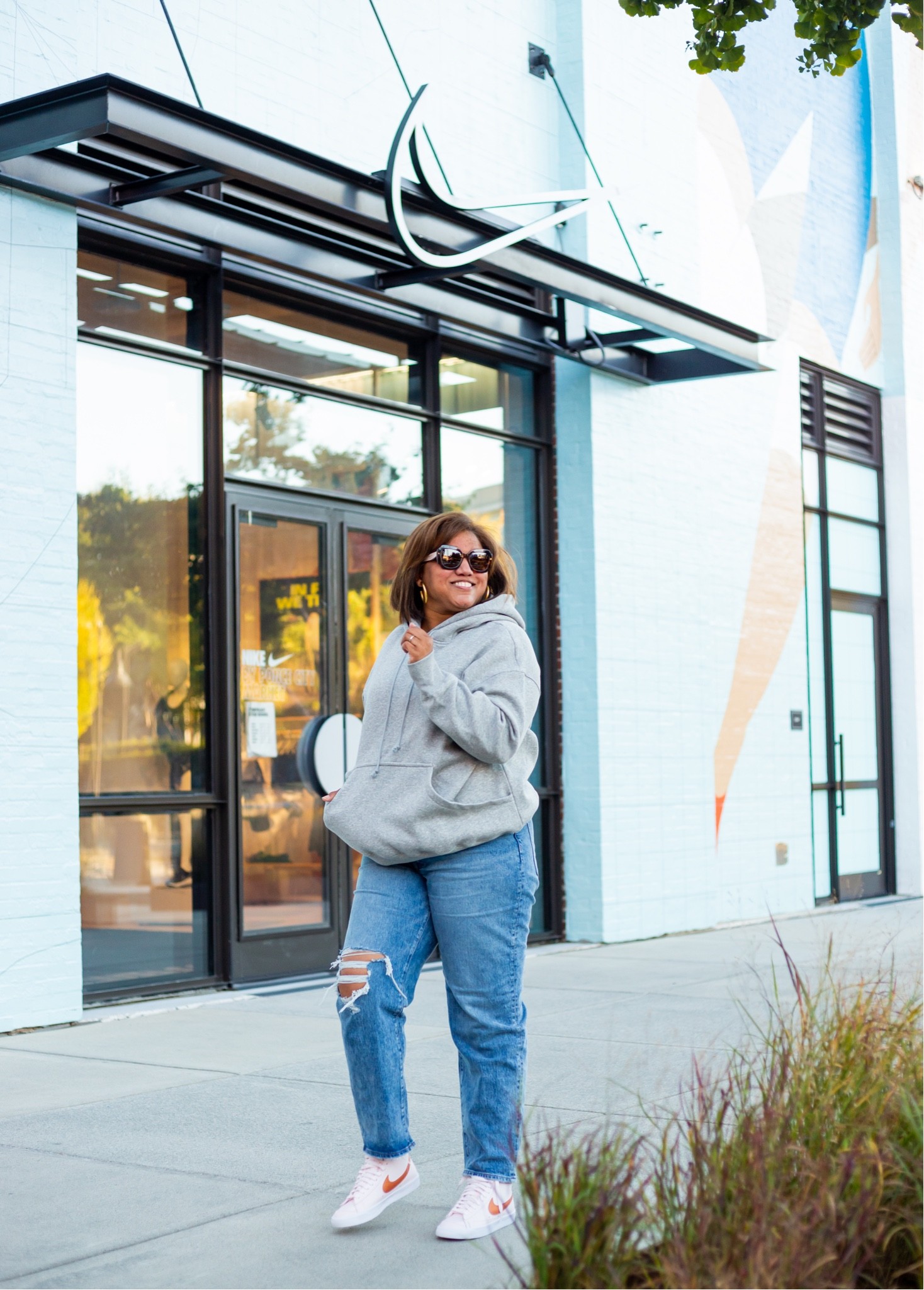 It’s the season of comfy sweatshirts, sneakers, and distressed denim!  But, let’s be honest, these cozy pieces are always in season!  Everything I’m wearing fits TTS except my jeans. I sized down from a 32 to a 31 in the jeans. And, I snagged all of these pieces @nordstrom, one of my favorite places to shop!  I love that I can shop all of my favorite brands in one place!  🍁🤎🍂 #nordstrom #ad