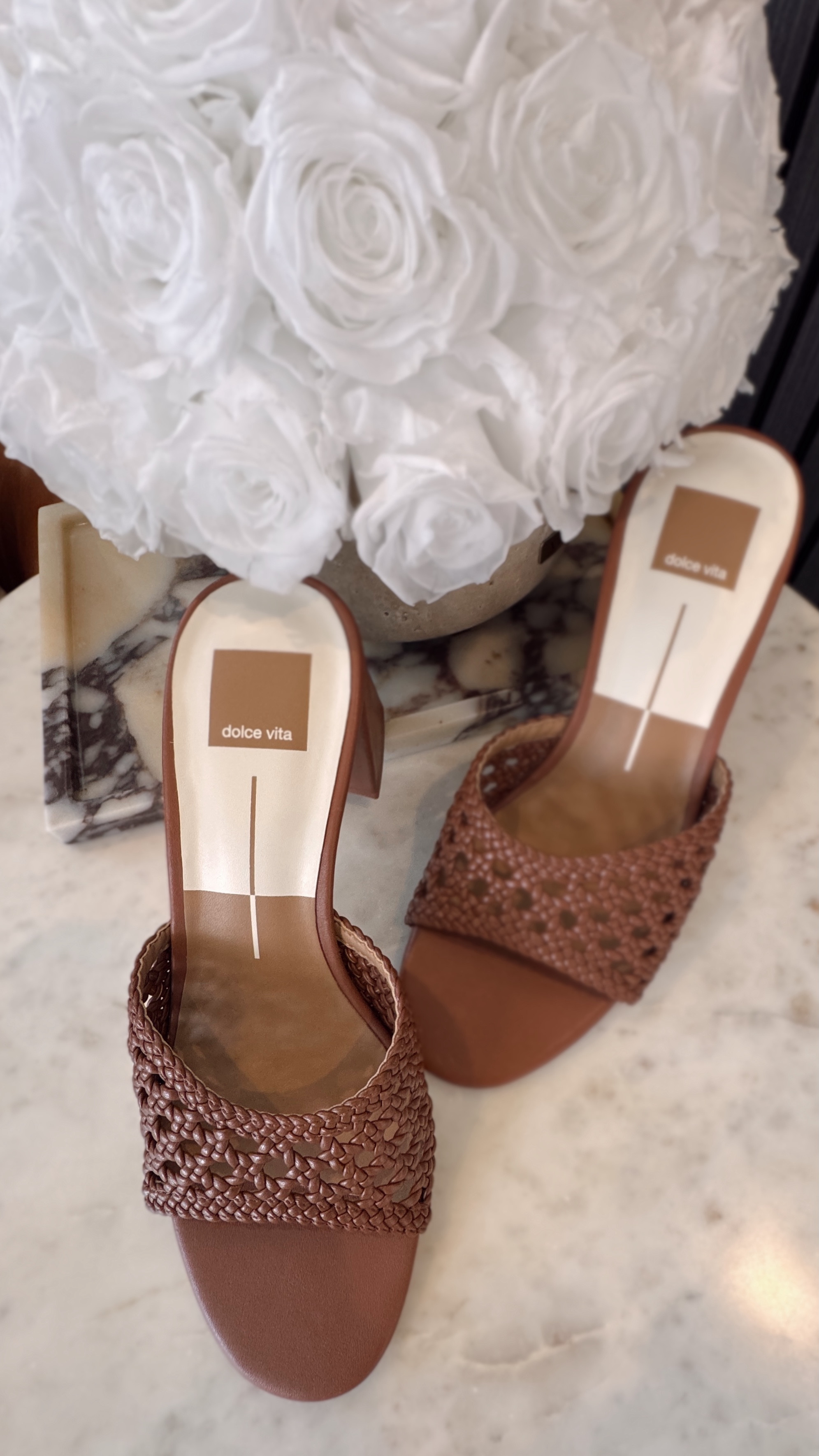 Just unboxed these Dolce Vita sandals and they’re a 12/10 👏🏽

Comfy, chic, and go with everything. 

If you’re building a summer capsule wardrobe—these are IT.

Linked them for you on LTK!
I wear a size 8.5

#dolcevita #summerstyle #shoeunboxing #ltksummer #ltkshoecrush #petitefashion #neutralstyle #affliate #wardrobestaple #over40style #petitefriendly #capsulecloset

@Dolce Vita Footwear