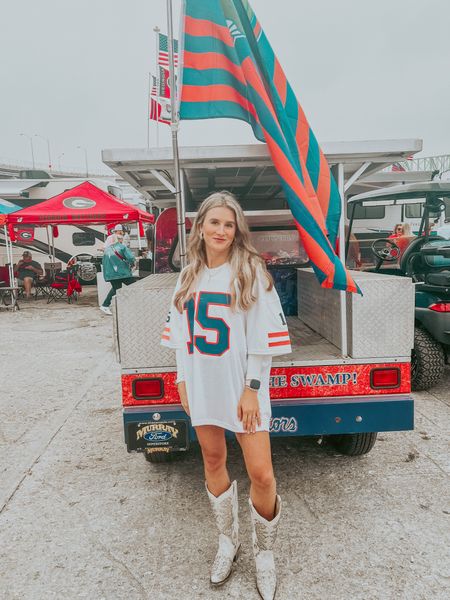 FLORIDA GEORGIA WEEKEND
reposting from last year to give y’all some inspo!! 
last minute outfit idea! 
just grab a good pair of boots and an oversized jersey and you’re good to go!! 💙🧡 

#flga #halloweekend #halloween #fall #football #gators #georgia #florida #bulldogs #dawgs

#LTKshoecrush #LTKfindsunder50 #LTKbeauty
