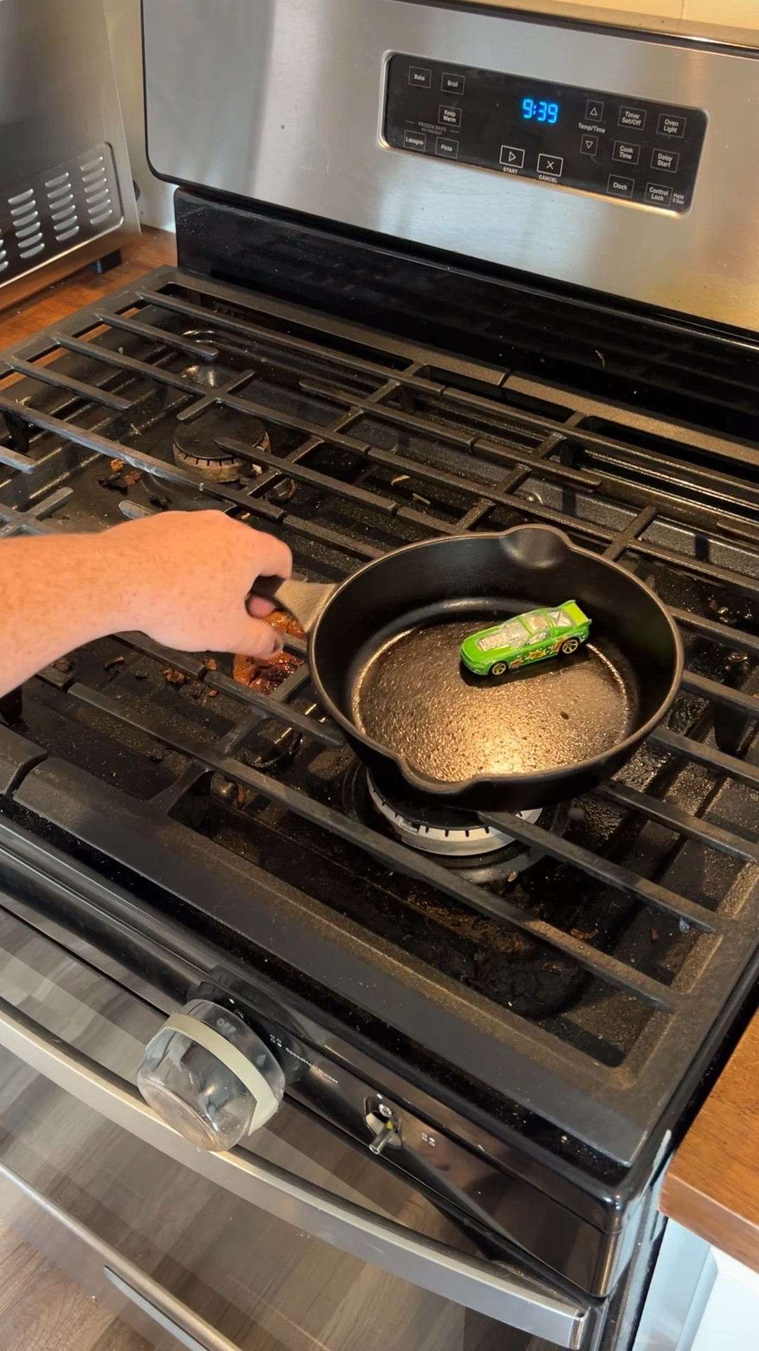 Neglected oven deep clean! Everything you need to clean those stubborn spots 🫧

#LTKHome #LTKFindsUnder50