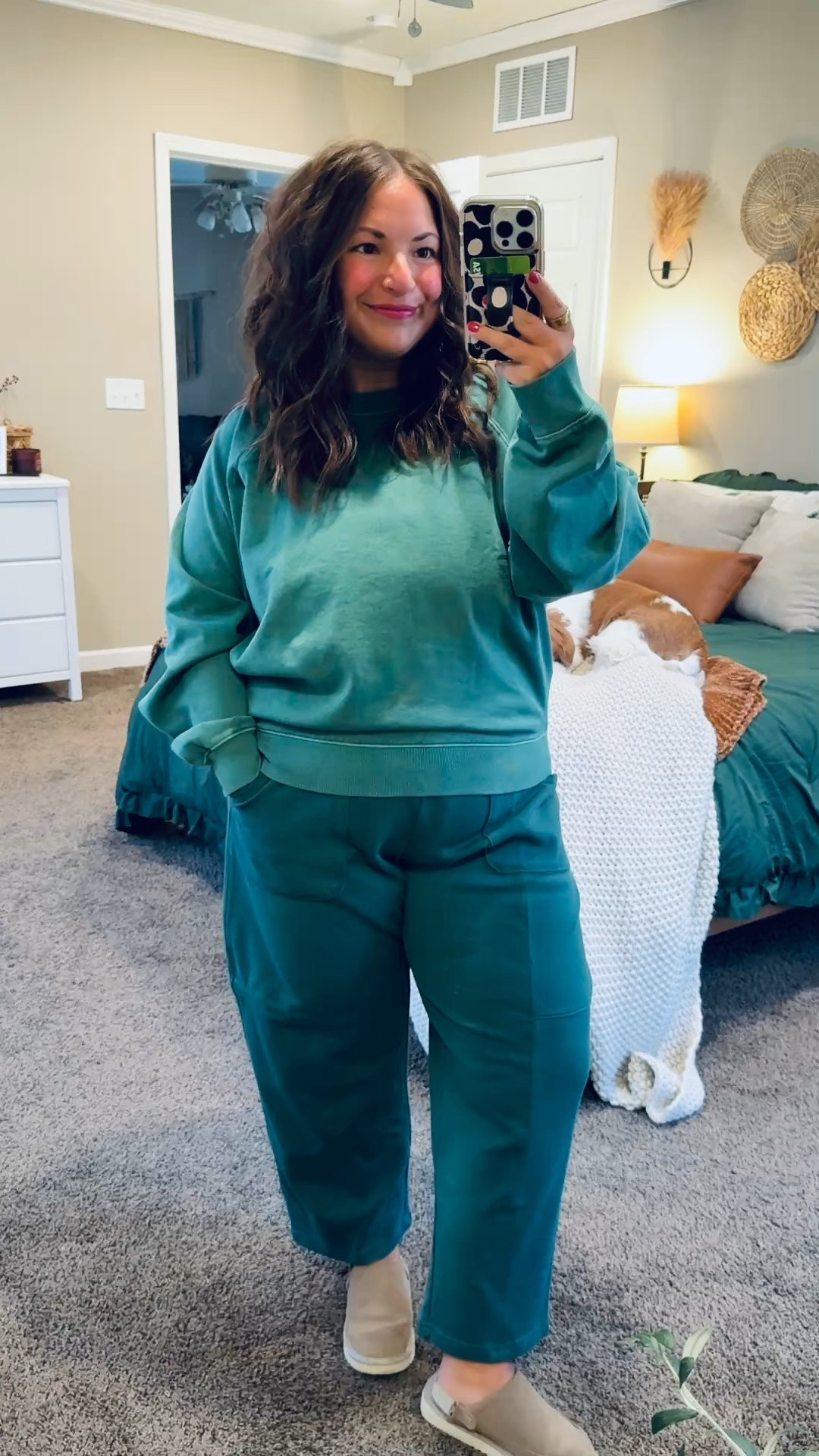 When you want max comfort with minimal effort 🍎🤍 This Old Navy monochrome set is comfy and classroom friendly.

slip on shoes: fit oversized // wearing a kids 2 (linking adult size below)
pants: fit true to size // wearing a petite large
crewneck: fits true to size // wearing a large 

 

#LTKootd #LTKMidsize