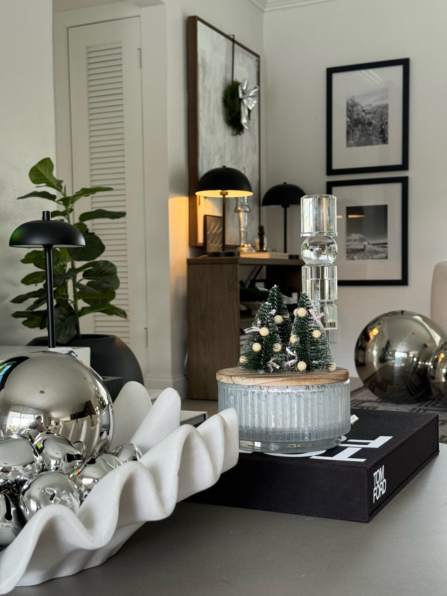 Christmas decor sprinkling in 🌲✨🤍

#LTKHoliday #LTKSaleAlert #LTKHome