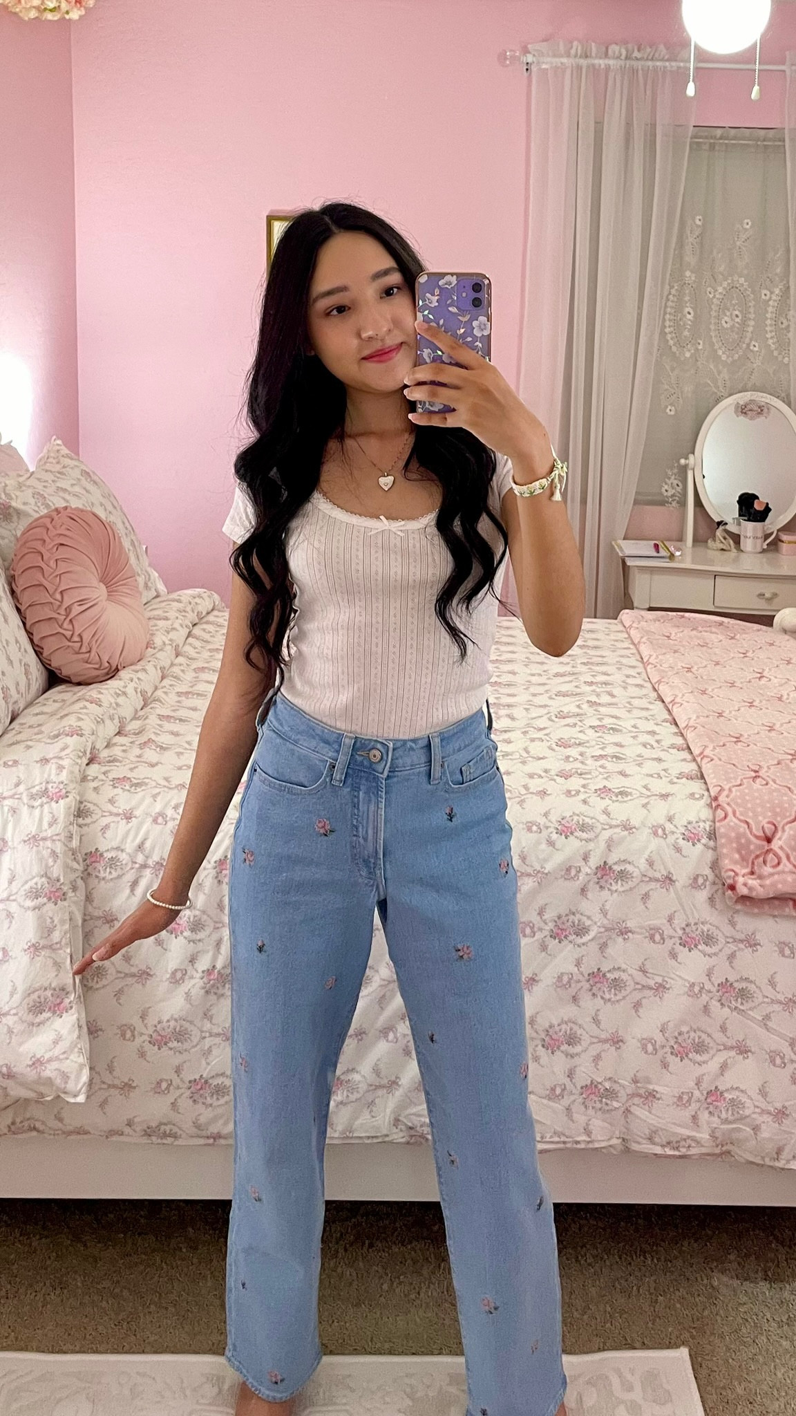 Spring OOTD 🌹

#OldNavy #widelegjeans #loosejeans #whitetop #bows #SpringOutfit #Springtop #femininestyle #Outfitoftheday #ShabbyChic #floralprintjeans

#LTKSeasonal #LTKFindsUnder50 #LTKSaleAlert