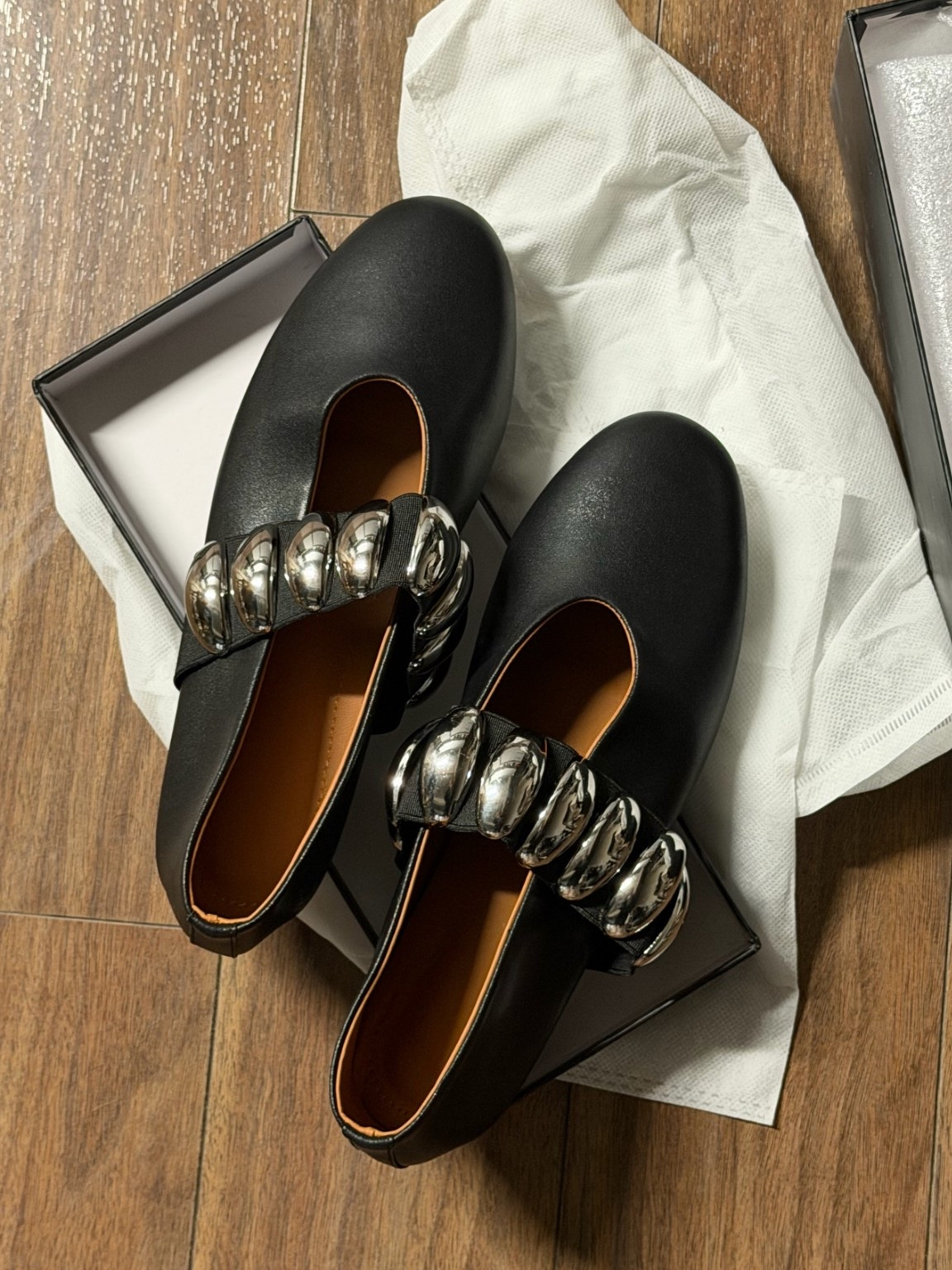 📦 AESTHETIC MAIL DAY: The $1,300 Alaïa Flat Lookalikes for ONLY $60!

My jaw dropped when I opened this Amazon package today! The viral Alaïa embellished ballet flats have been all over my feed, but I could never justify the luxury designer price tag.

I just unboxed these $60 designer-inspired flats from Amazon and my first impression of these mesh ballet flats is a total 10/10. The studded Mary Jane hardware detailing is gorgeous and they look like an incredibly high-end designer style alternative in person. If you love affordable luxury fashion and a good save vs splurge find, these are it.

⚠️ QUICK SIZING NOTE: I tried them on right after taking this flat-lay photo and they definitely run small. I highly recommend sizing up one full size when you order!

#LTKootd #LTKWorkwear #LTKU