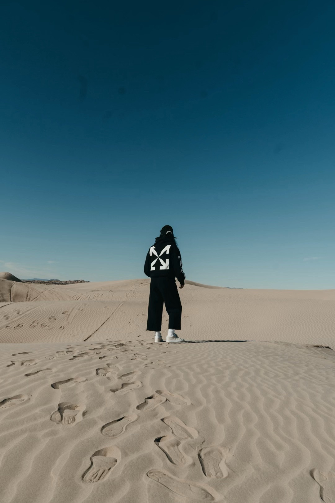 Always need to dress well even if it’s in the desert. ☺️🤘🏼
————————————>
#streetwear #streetstyle 

#LTKU #LTKstyletip #LTKtravel