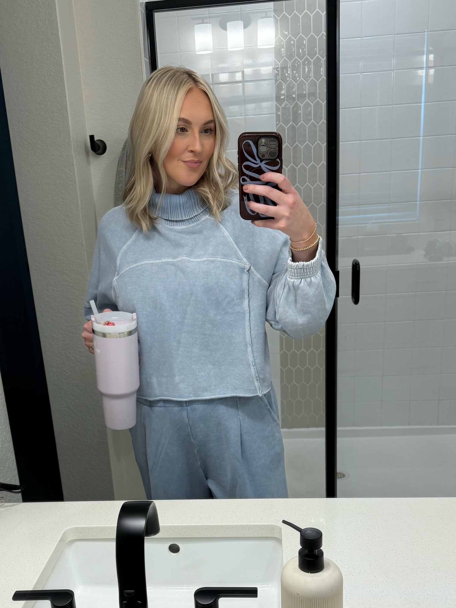 The coziest postpartum lounge set & it also calls in tall 🙌🏻🙌🏻🙌🏻

I ordered a medium top and large bottom - fits TTS 

#LTKBump #LTKFamily #LTKBaby