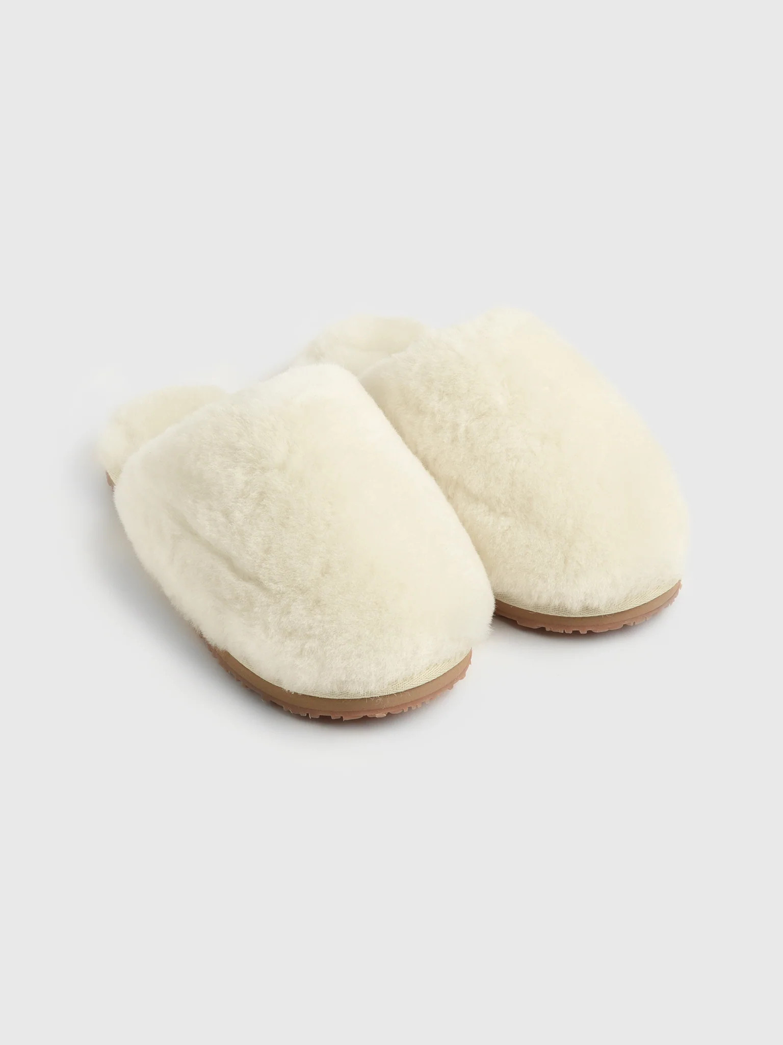 MOU
                      
                     Women's Closed Toe Sheepskin Slipper | Saint Bernard