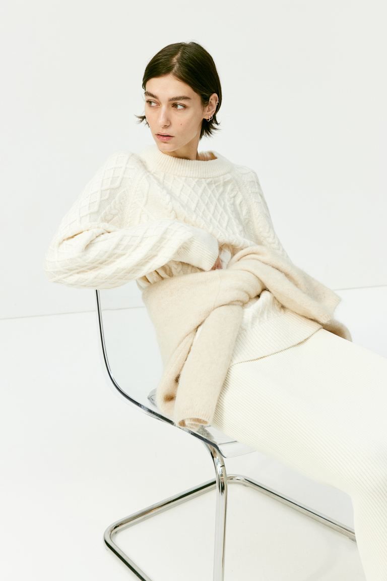Pullover mit Zopfmuster - Cremefarben - Ladies | H&M AT | H&M (DE, AT, CH, NL, FI)